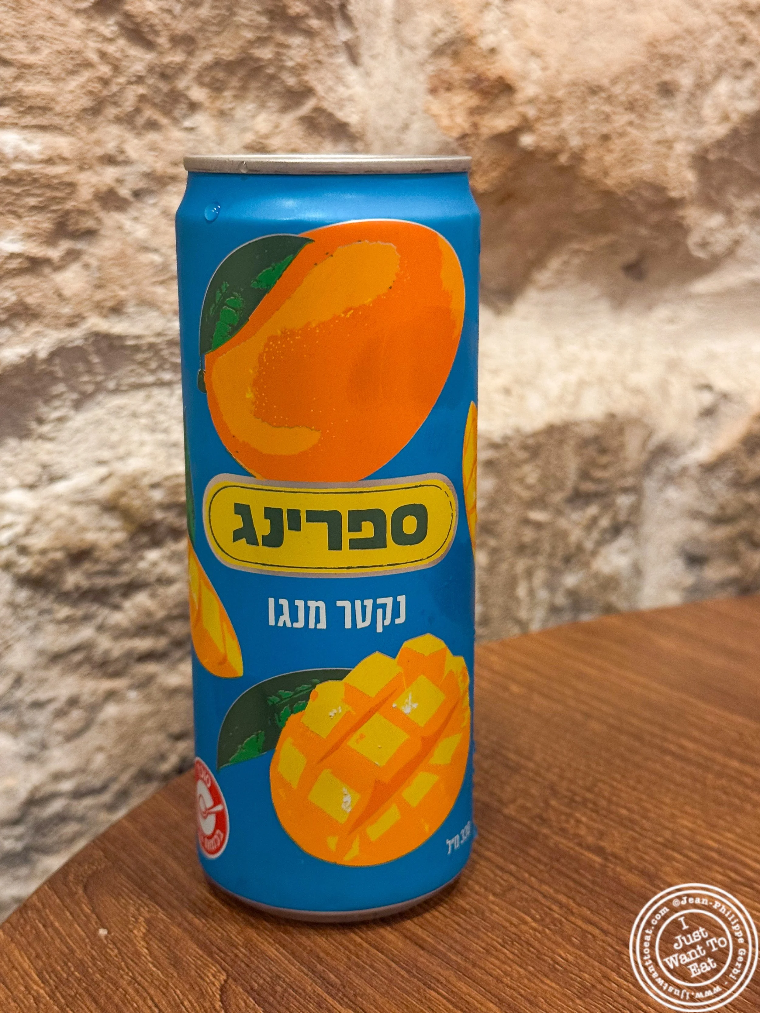 Mango juice at King falafel palace / Le Roi du Falafel rue des rosiers Paris, France