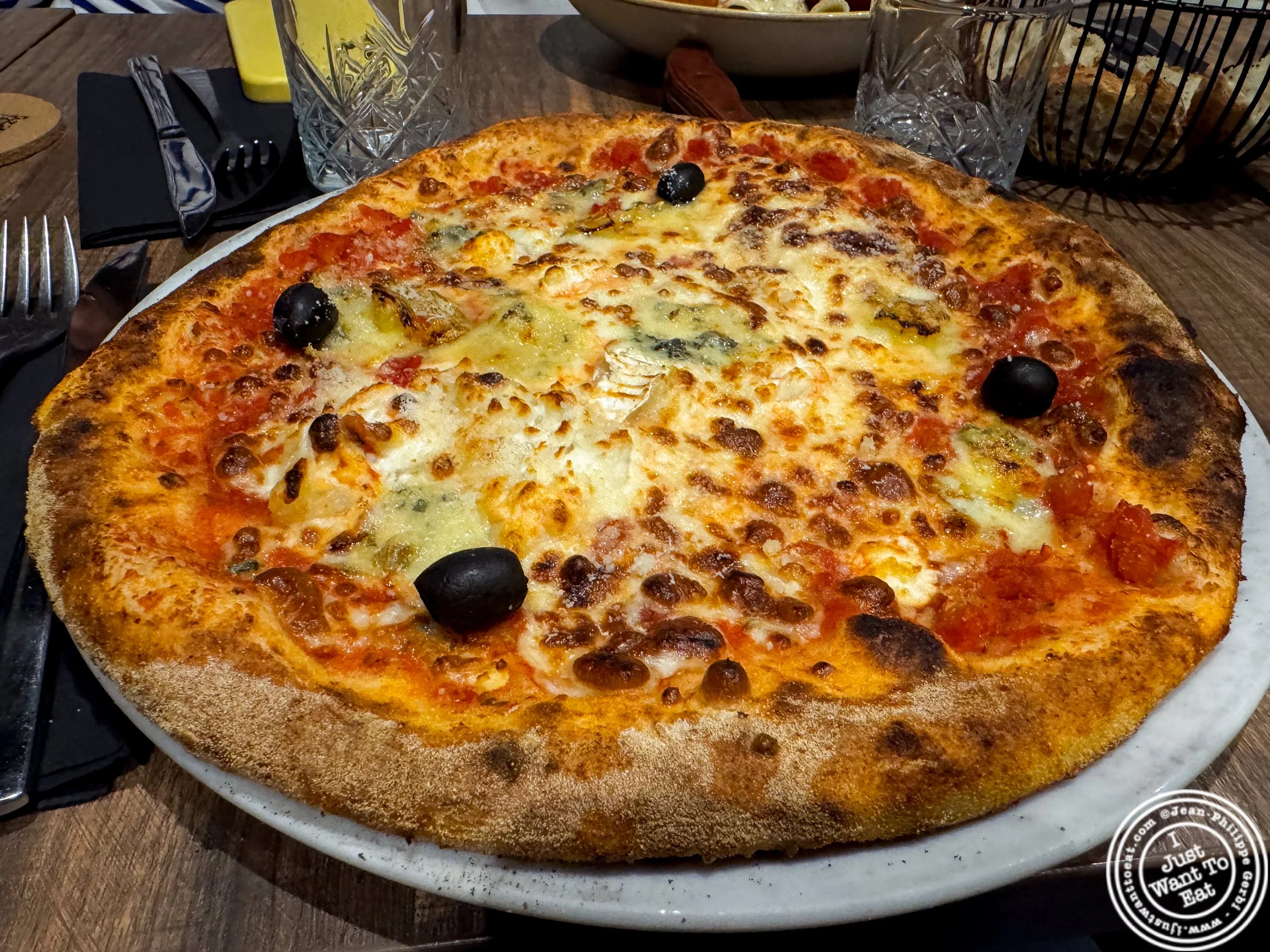 Formaggi pizza at Terrazza in Meylan, France