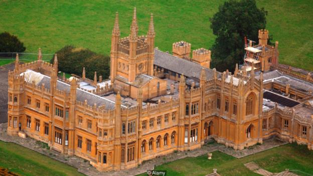 Up for a large project? Toddington Manor in Gloucestershire, UK, bought by artist Damien Hirst