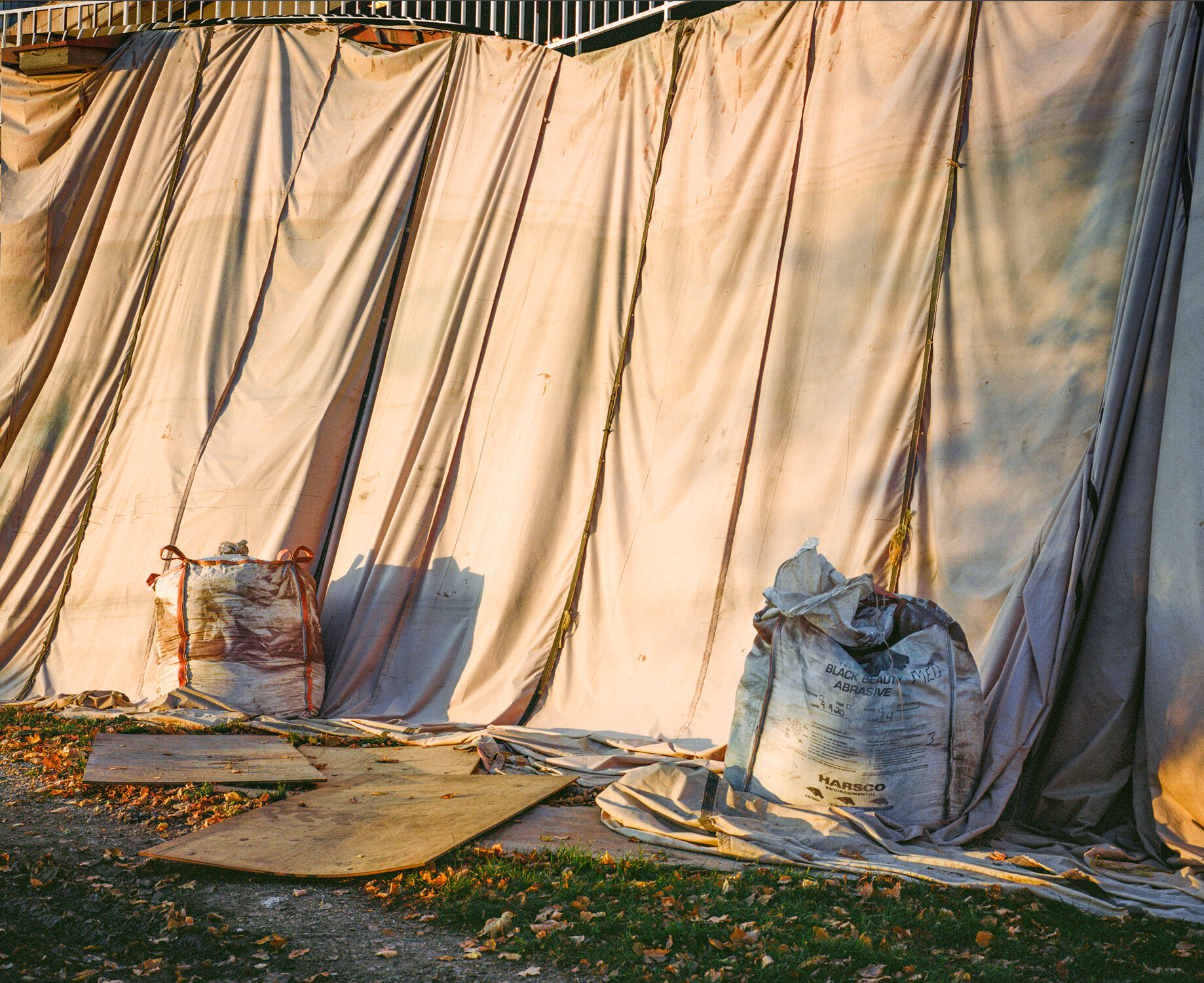 2020_1116_Illinois_Chicago_Construction_Tarp_RJS_000052030001.jpg