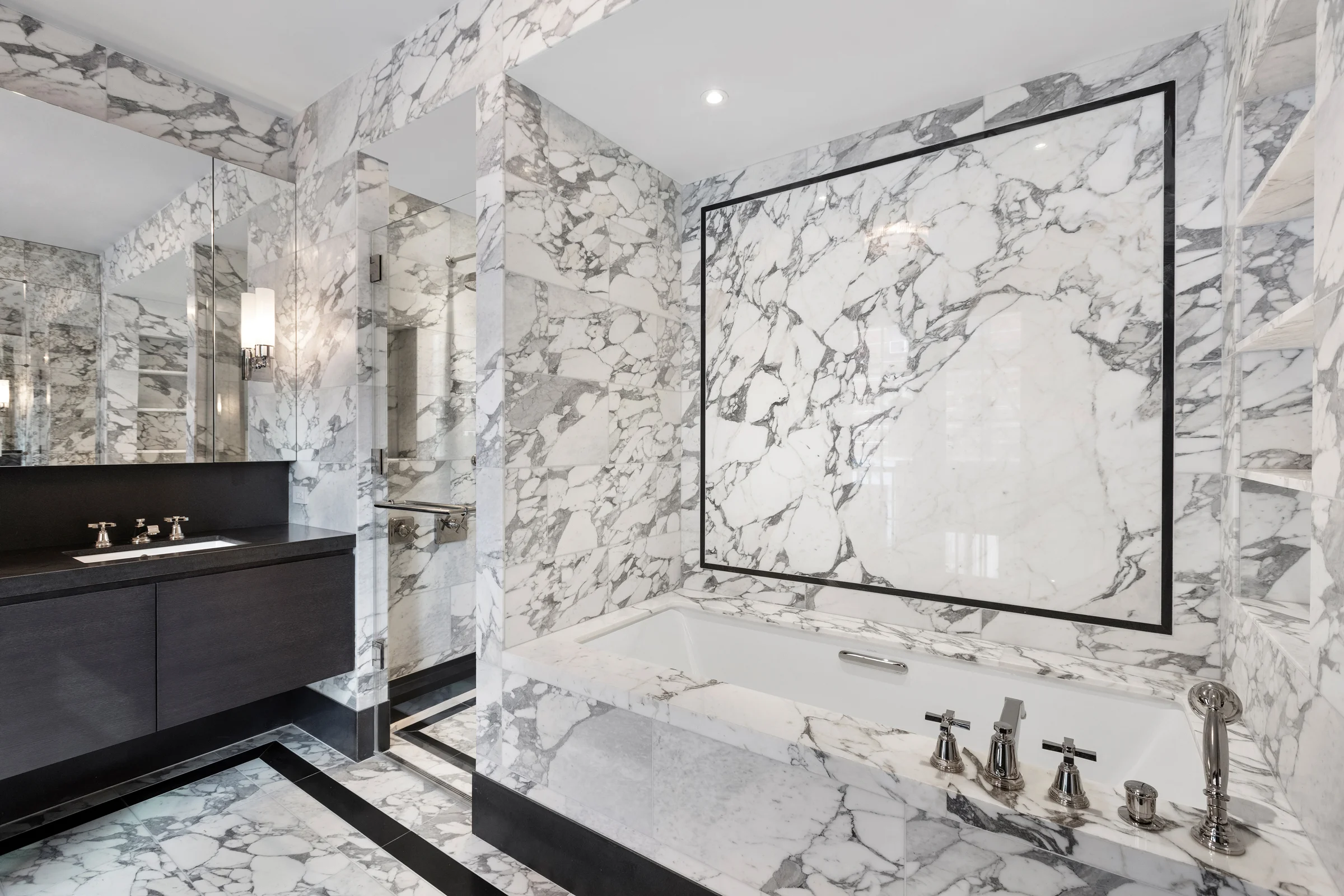 Thompson_Main-Bathroom3.jpg