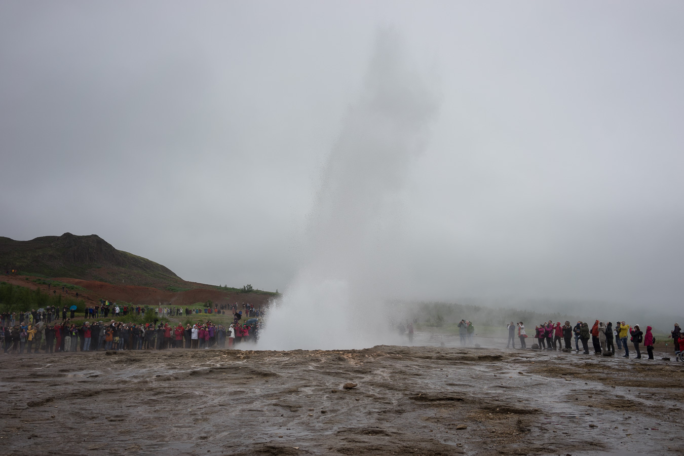 All the tourists at Geysír. Photo by Jonnie Hallman !