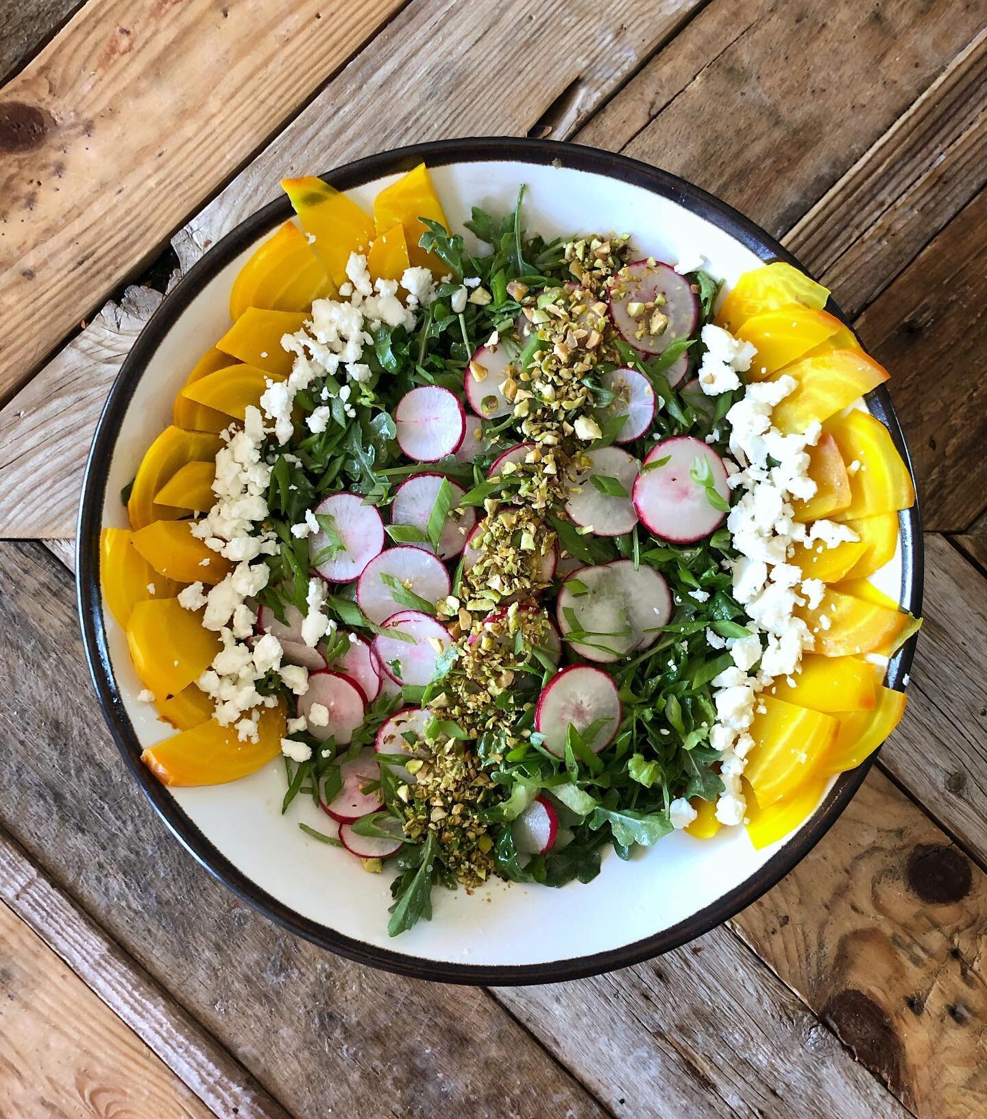 Well hello there, gorgeous (and hello there, Instagram, it&rsquo;s been a minute). Spring salad of arugula, radish, scallions, roasted golden beets, goat cheese &amp; pistachios for Easter lunch. 💖💚💛