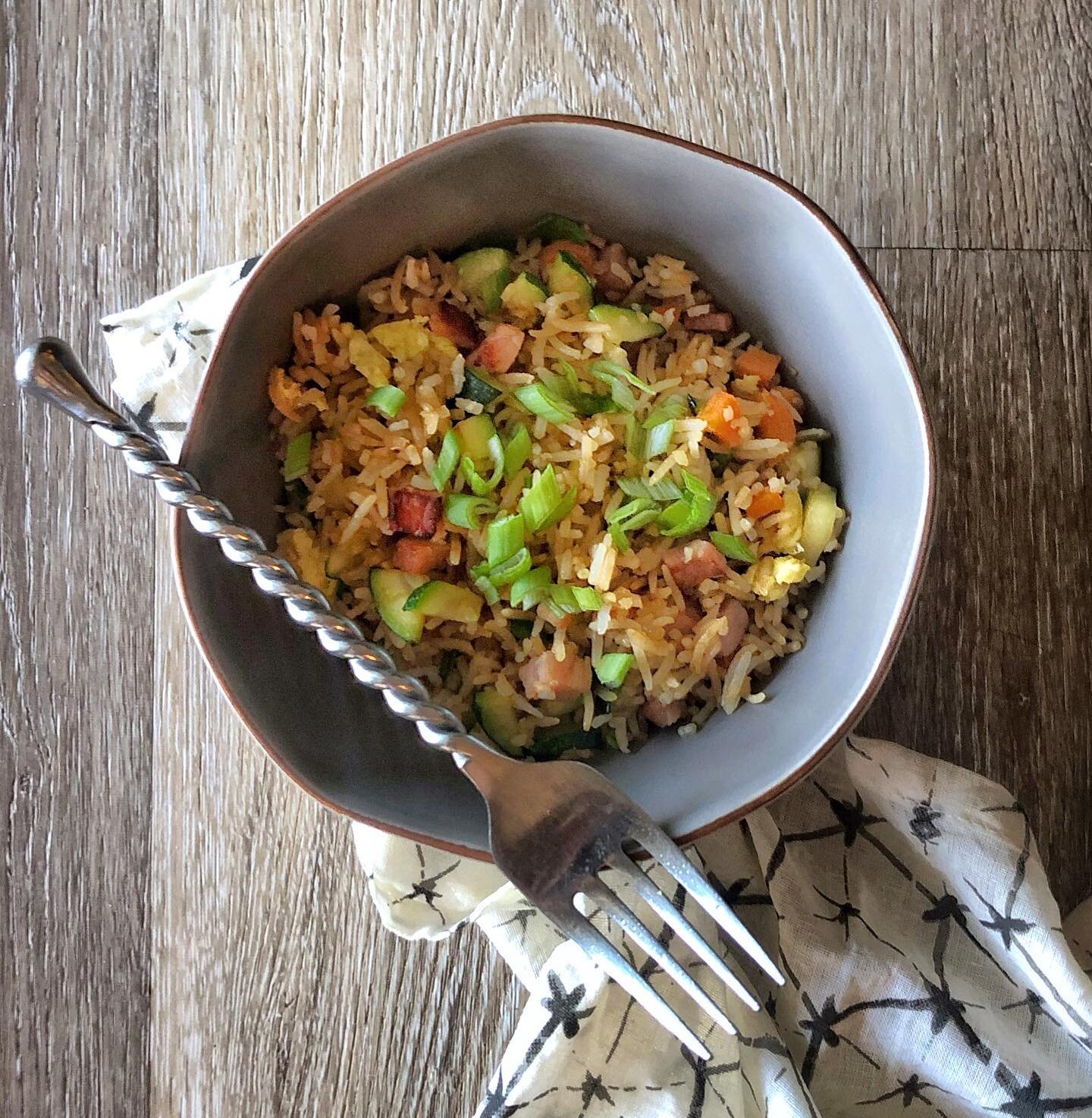 Whaaaaaaat? I didn&rsquo;t share my finished &ldquo;leftover Easter ham &amp; whatever&rsquo;s in the fridge&rdquo; fried rice transformation with you yet? The suspense is over! Leftovers for the win. 😍🍚✨