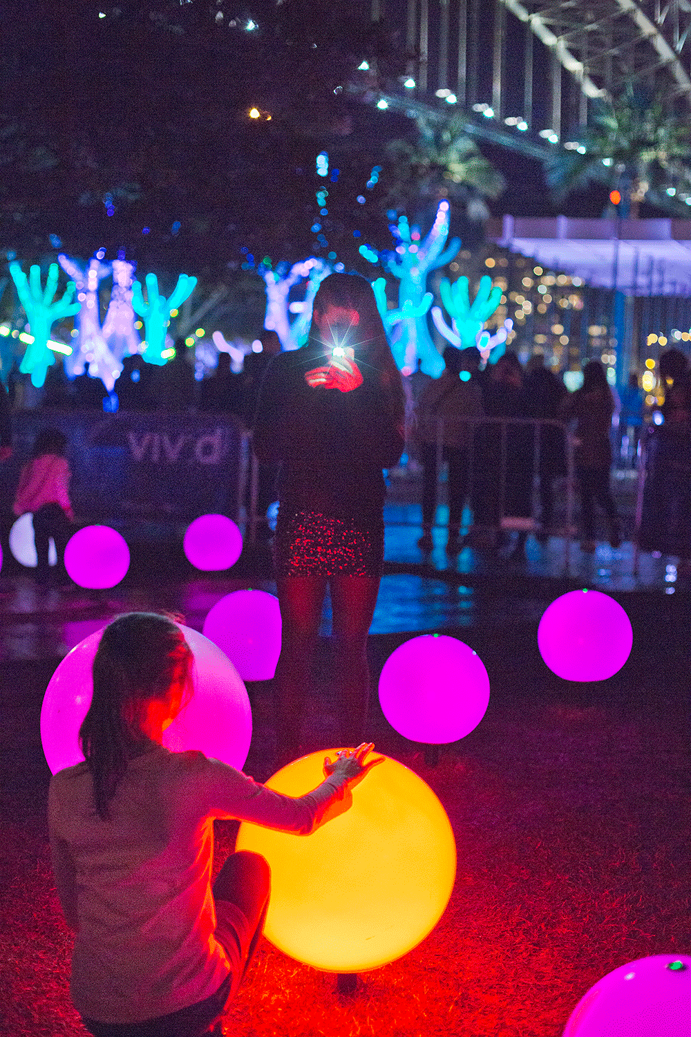 girls light sculpture vivid light festival sydney