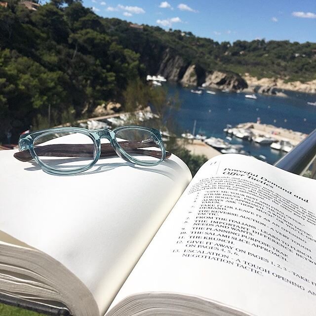 Clearly, a good book is better with a great view! // #sunny #sea #book #eyewear #summer18 #newcollection