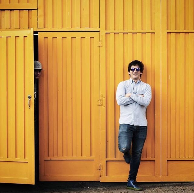 Someone is always watching👀 &quot;shady lurker&quot; 😎#wuudzsunglasses #goodmorning #goodvibes #buenosdias #buenasvibras #sunny #sun #sky #city #latinamerica #photoshoot #photography Cred📸: @beatsandkish