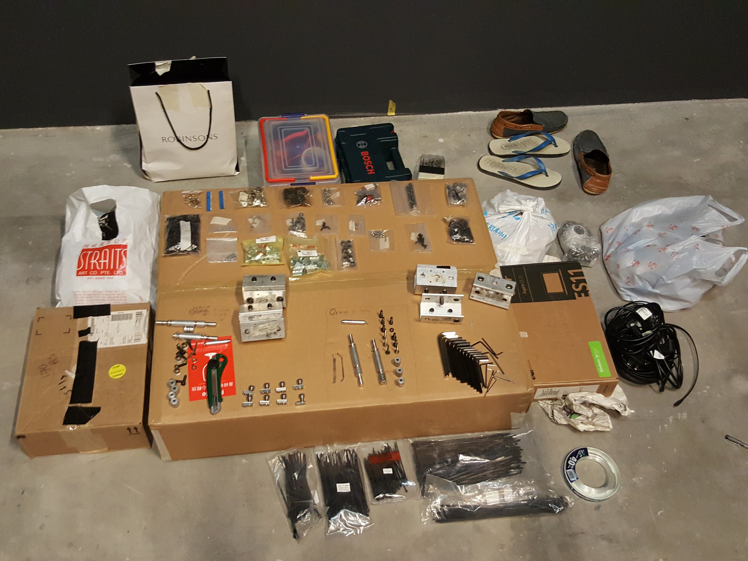 Lining up the parts to be installed (shoes and slippers included)