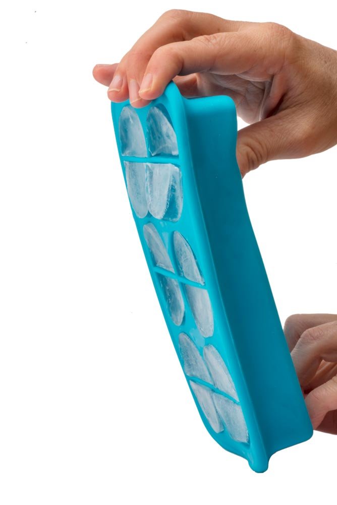 Blue_Ice_cubes_tray_action-003.jpg