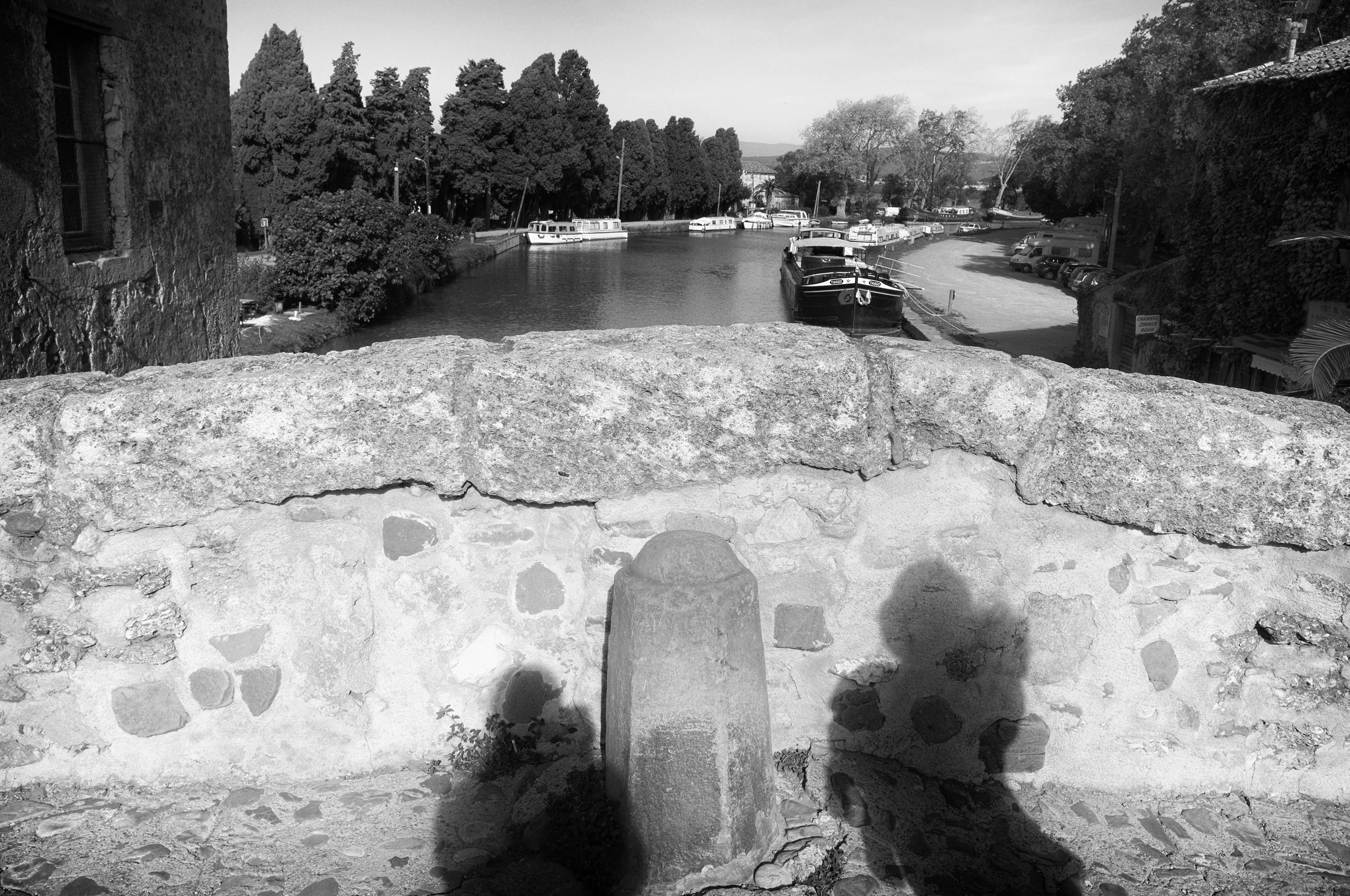 Family portrait over the Canal du Midi. Le Somail