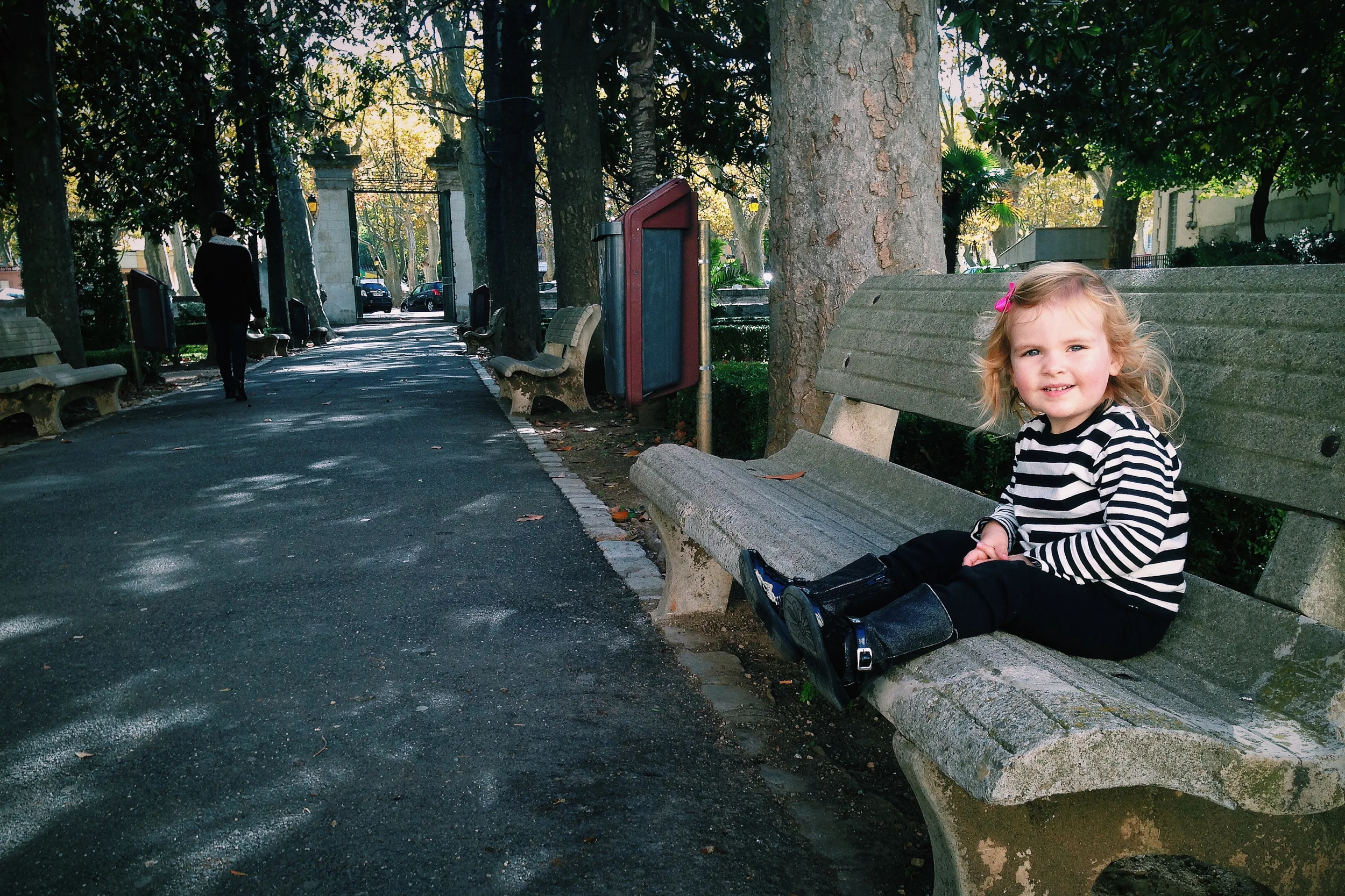 MIme shirt on bench. Saint Chinian