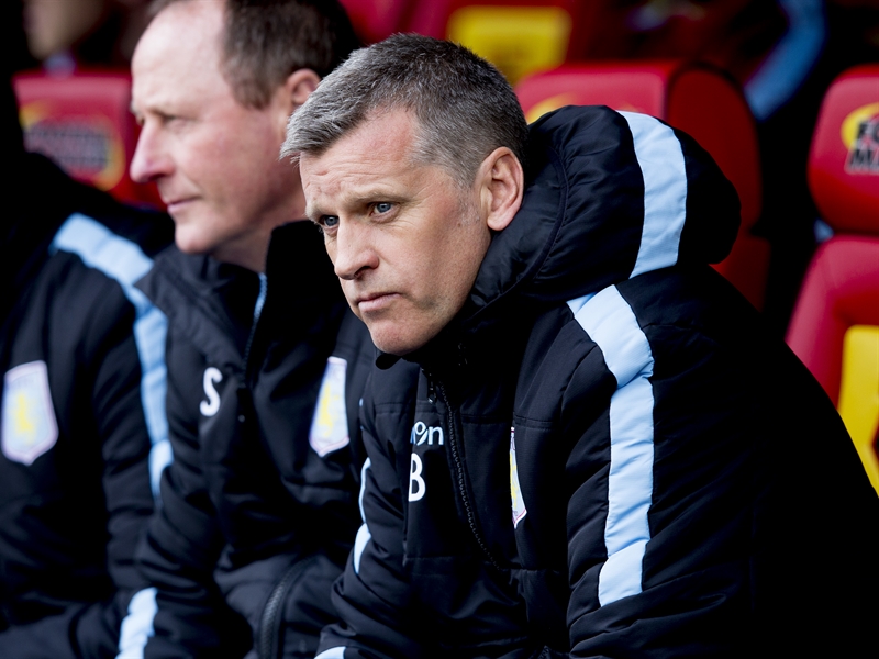Eric Black, en el banquillo de Vicarage Road | Fotografía: Aston Villa FC