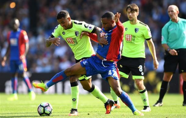 Joshua King (Bournemouth) y Jason Puncheon (Crystal Palace) | Fotografía: AFC Bournemouth