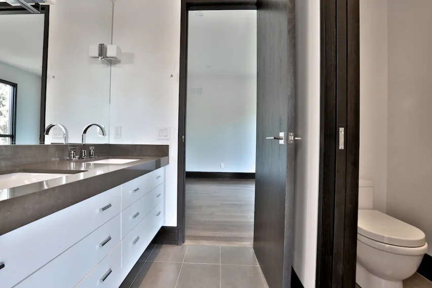 27_Bathroom4.jpg