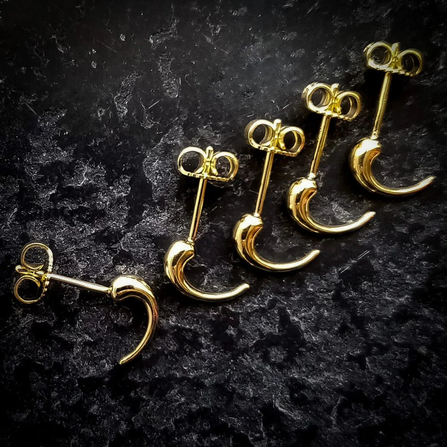 Hello babies! Baby bare claws in solid 18k recycled gold. 
🖤 Luxury with edge
🖤 Modern classics from Rachel Weld
.
.
#newluxury #modernclassics  #cleanstyle #modernstyle #edgystyle #modernjewelry #newjewelry #jewelry #fashionforward #nydesigners #f