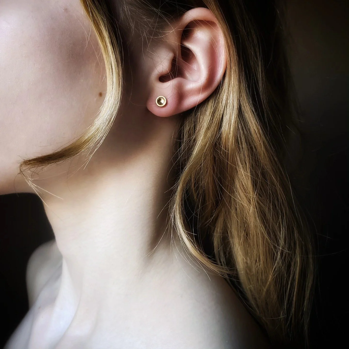 Curves upon curves upon curves

Bowl earrings in 18k yellow gold
Exclusively at rachelweld.com
.
.
#fullmoon #goldearrings #gold #studearrings #rachelweld #chic #minimalist #moderndesign #musthave #finejewelry #jewelrygift #artanddesign