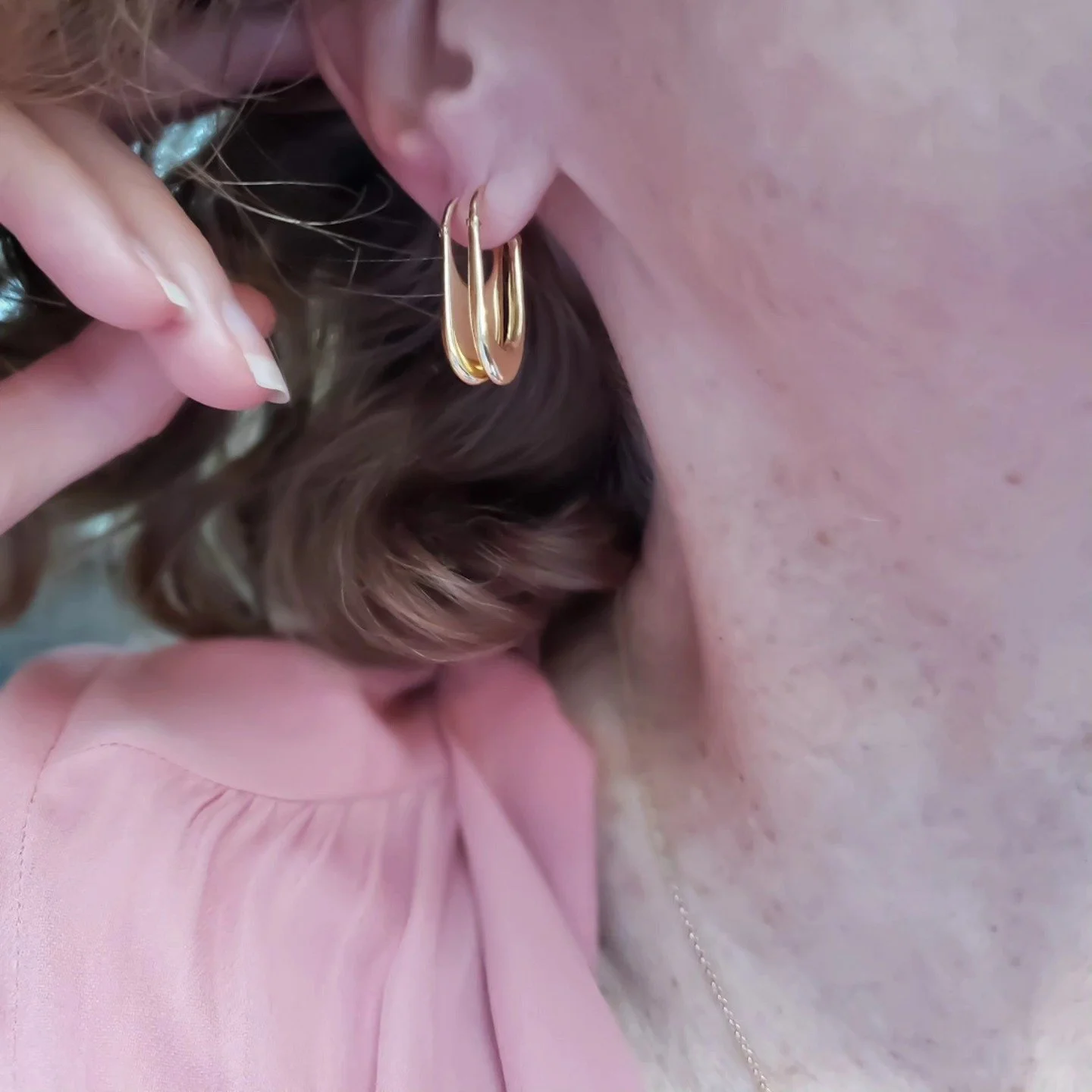 Spring duo. Our solid 18k golden Slippers - mix-matched for play

Designed in NYC
Made in NYC

In the Curve of Collection

#rachelweld #modernstyle #18k #madeinnyc #newjewelry #ootd #modernluxury #newclassics #moderndesign #uniquejewelry #goldearring