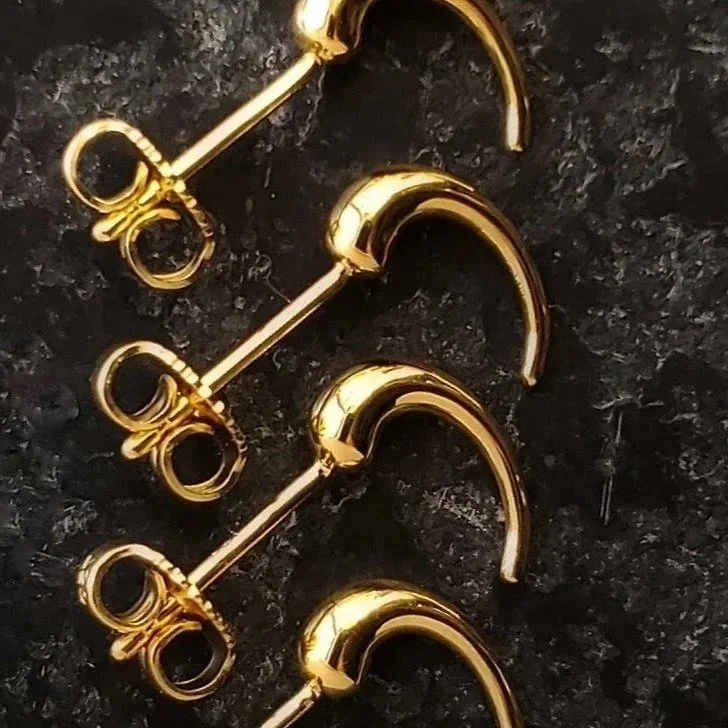 gold claws stud earrings