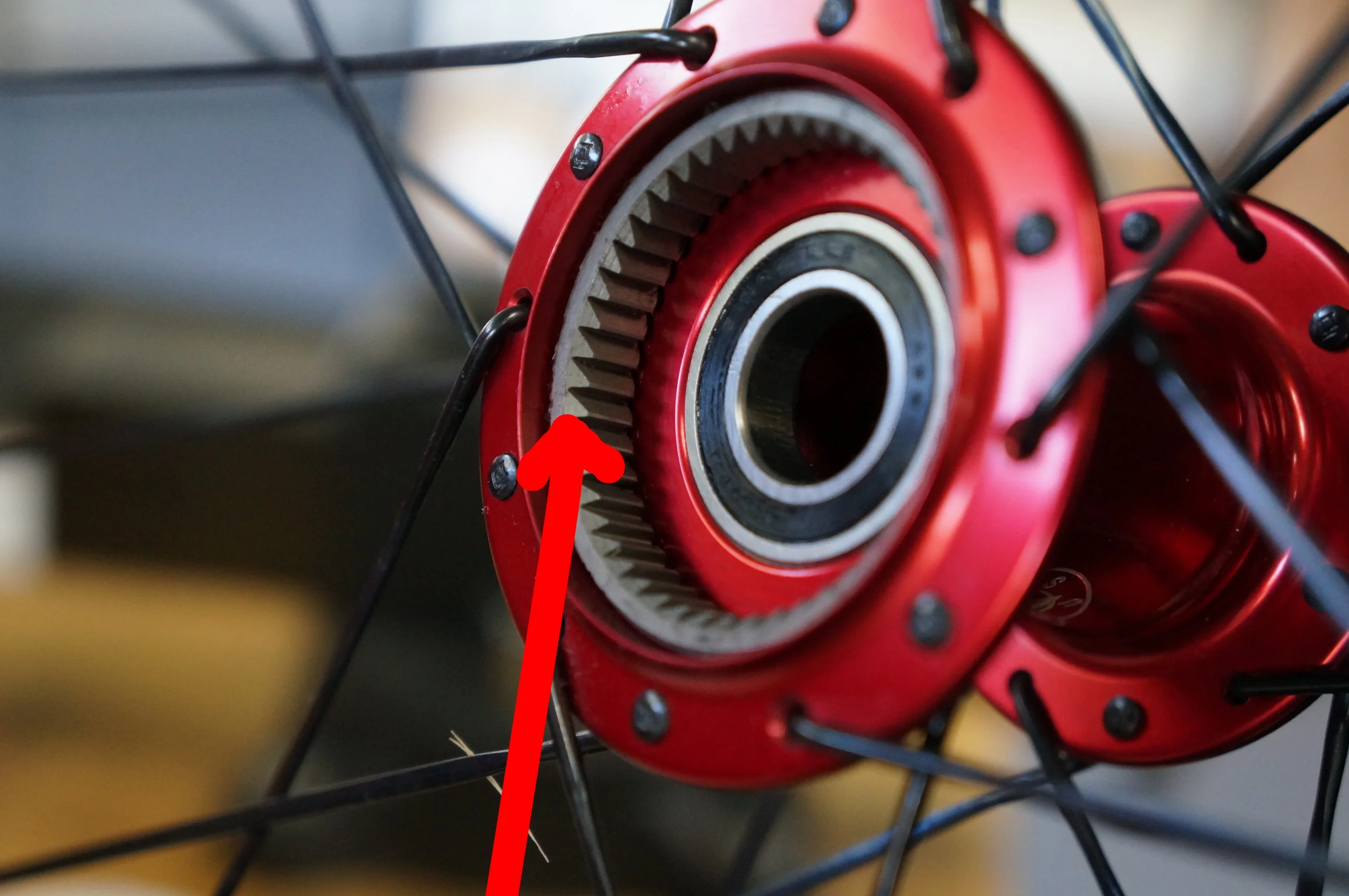 Fig. 7 Chamfered side faces out of the hub shell when threading the ratchet ring in