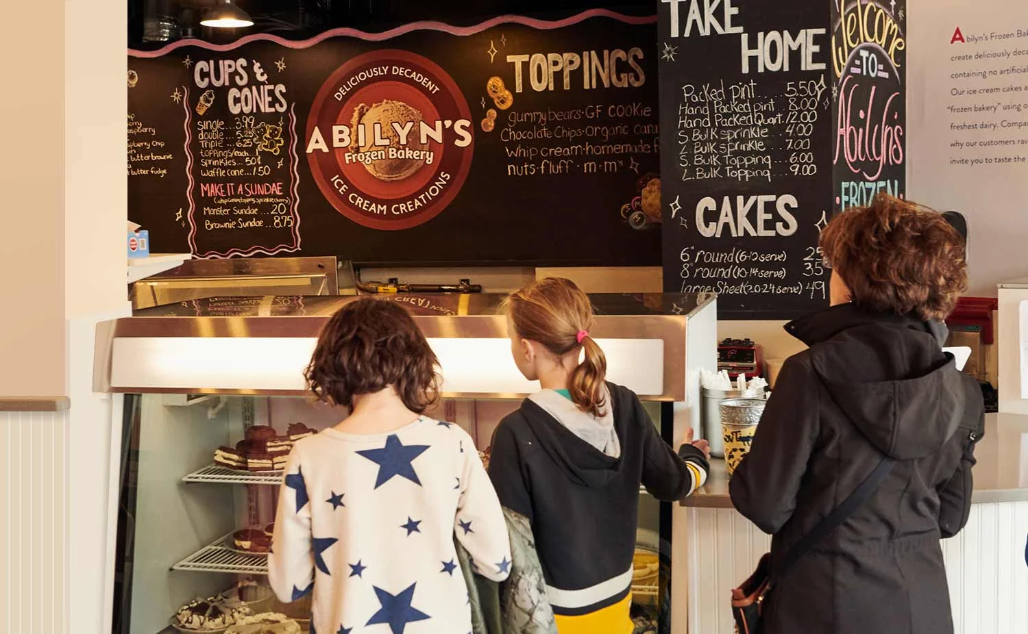 8-abilyns-frozen-bakery-store-chalkboardl.jpg