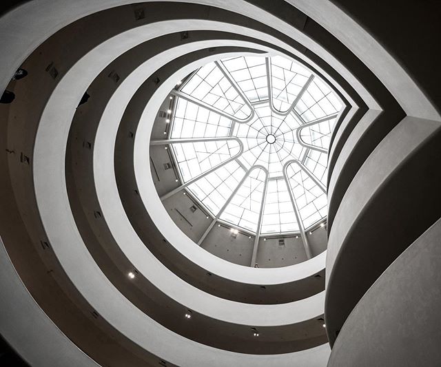 #tbt from the @guggenheim .
.
.
.
.
.
.
.
#picoftheday #smile #bw #museum #sky #light #up #nyc #newyork