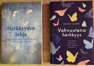 Herkkyydestä 2 kirjaa.jpeg