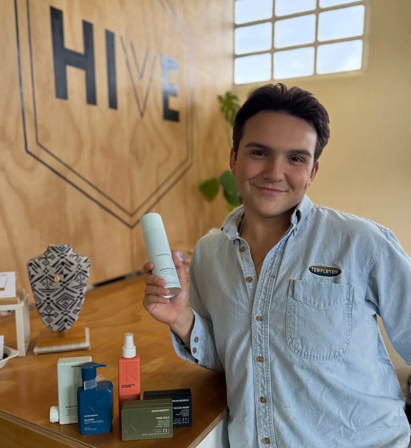 🔑 The key to Dom&rsquo;s coiffed hair success? Keep readin&rsquo;! ⤵️

1️⃣ Wash with KM STIMULATE.ME WASH, followed by RE.STORE co-wash.

2️⃣ Spray in EVERLASTING.COLOUR Leave-In when hair is damp to extend the life of hair color.

3️⃣ Cocktail toge