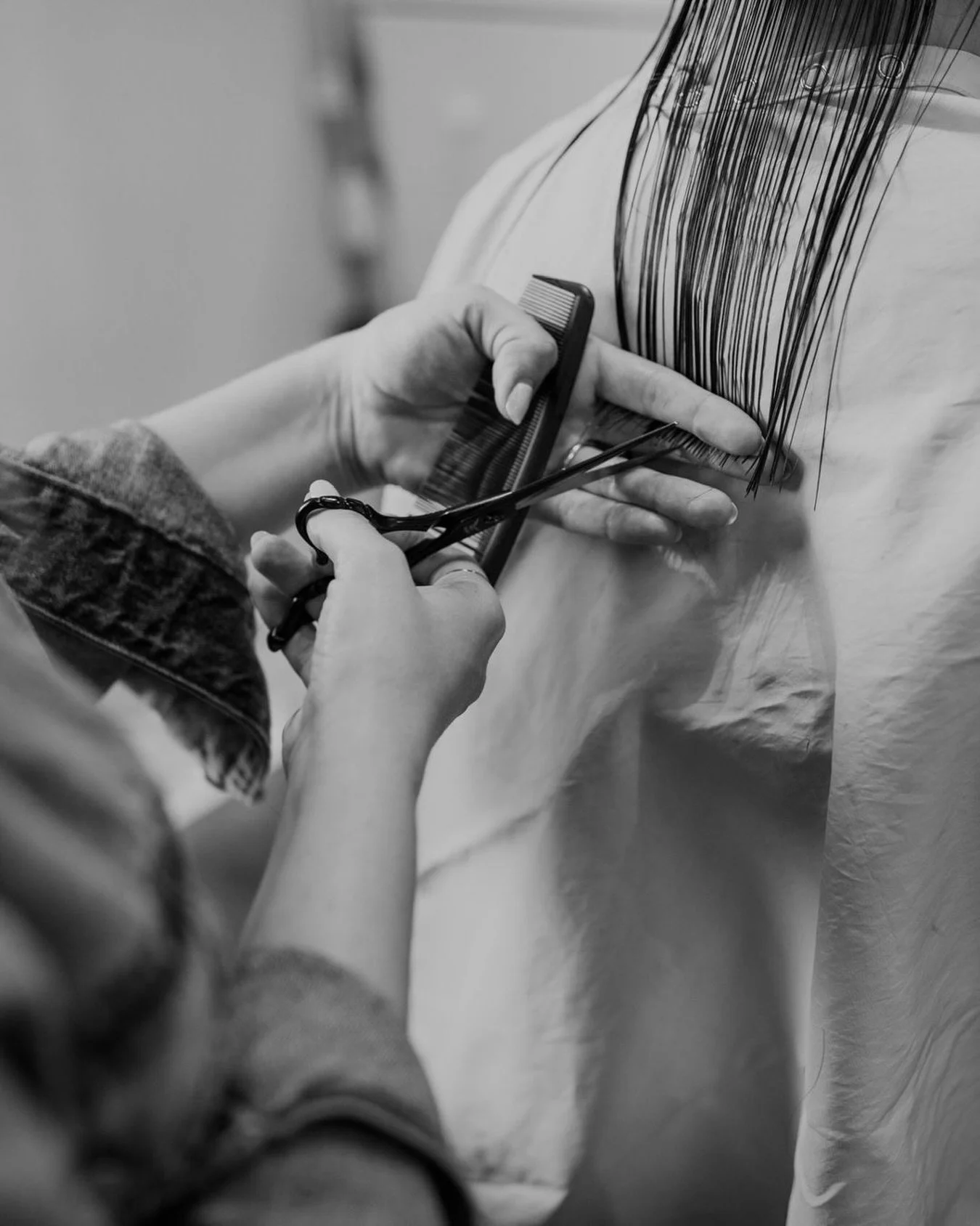 Haircut. Trim. Dusting the ends. Big chop. Shape up. Life changing. Magical. Exactly what you needed. 🙌🏼

We&rsquo;re heard it all - and we serve it all! 💇🏼&zwj;♀️

We&rsquo;d love to have YOU in our chair! 🪑

#hive #hiveu #haircut #salon #quali