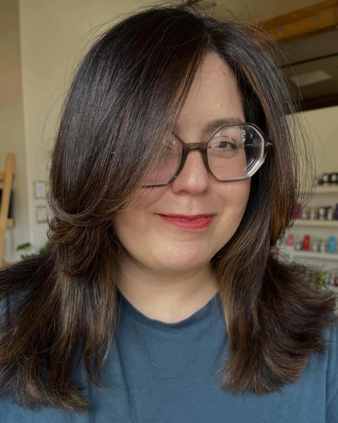 Gray blending does not (I repeat) DOES NOT have to be boring! Blend your grays, add a little dimension... and keep it looking natural and gorgeous as always. 😍 Honestly - would you have a clue she has grays??

&ldquo;Ammonia-free, honey-based demi-t