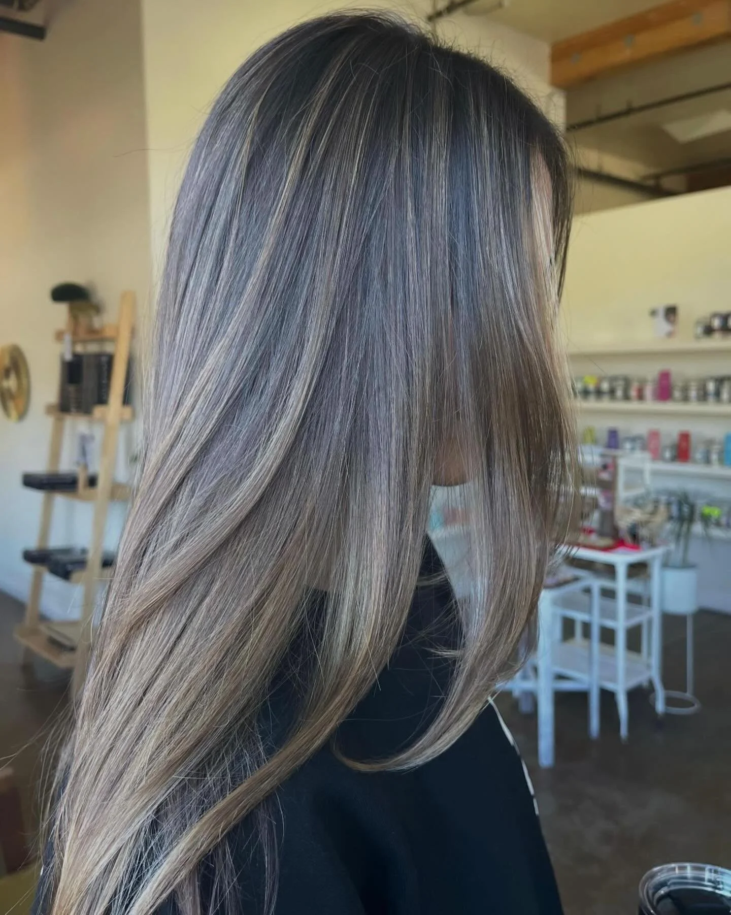 Natural. Soft. Subtle. Gorgeous. 😍

Curious how to care for your highlights? Best practices say use sulfate-free, color-safe shampoo and conditioner (say, EVERLASTING.COLOUR or Gemstone) to maintain moisture and prevent fading. Always use heat prote