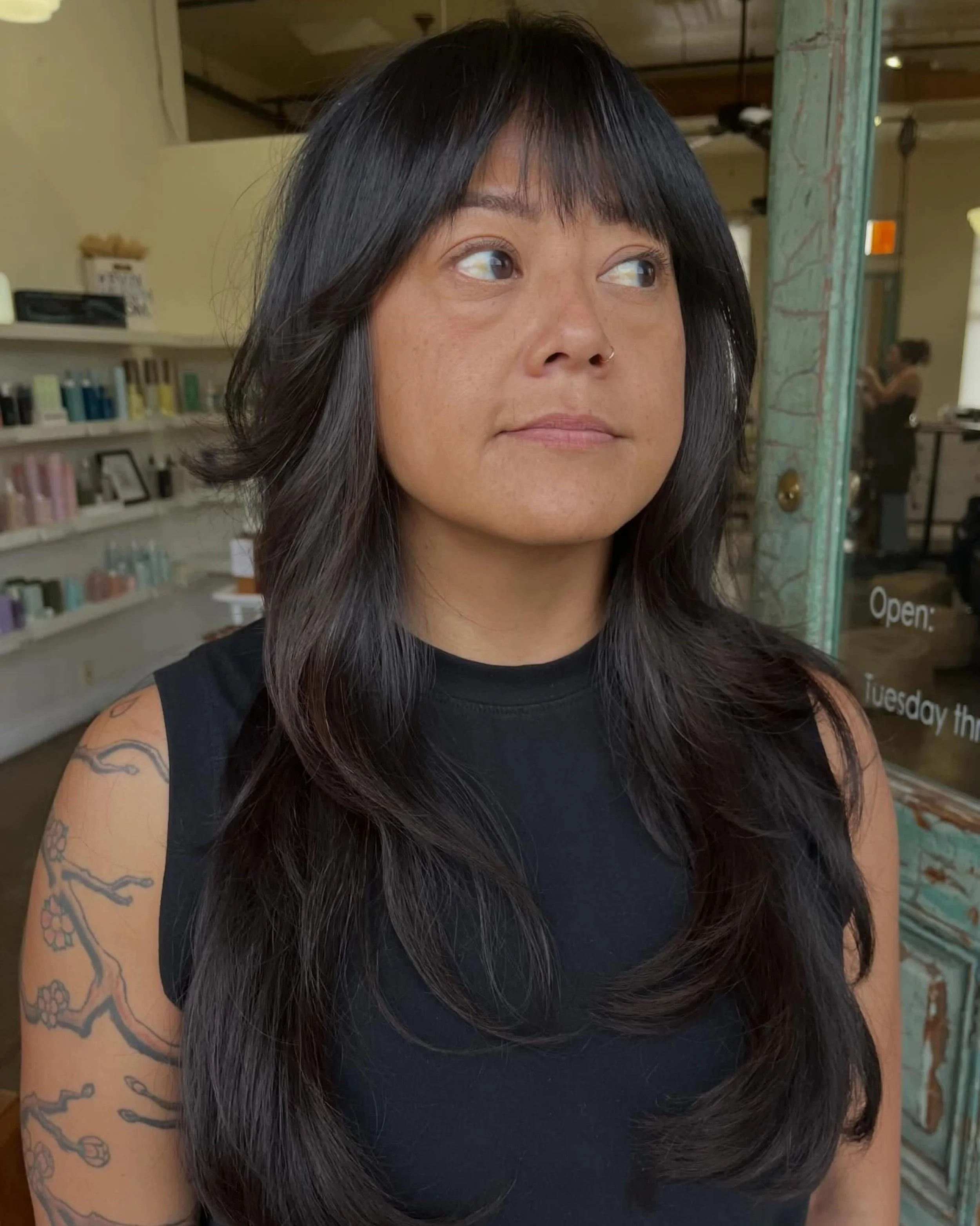 HAIRCUT / TEXTURE / FRINGE / LAYERS / STYLE = V I B E

This cut bringing some serious inspo to your life. 😍

BOOK: MEDIUM / LONG HAIRCUT

#hive #layers #sogood #haircut #fringe