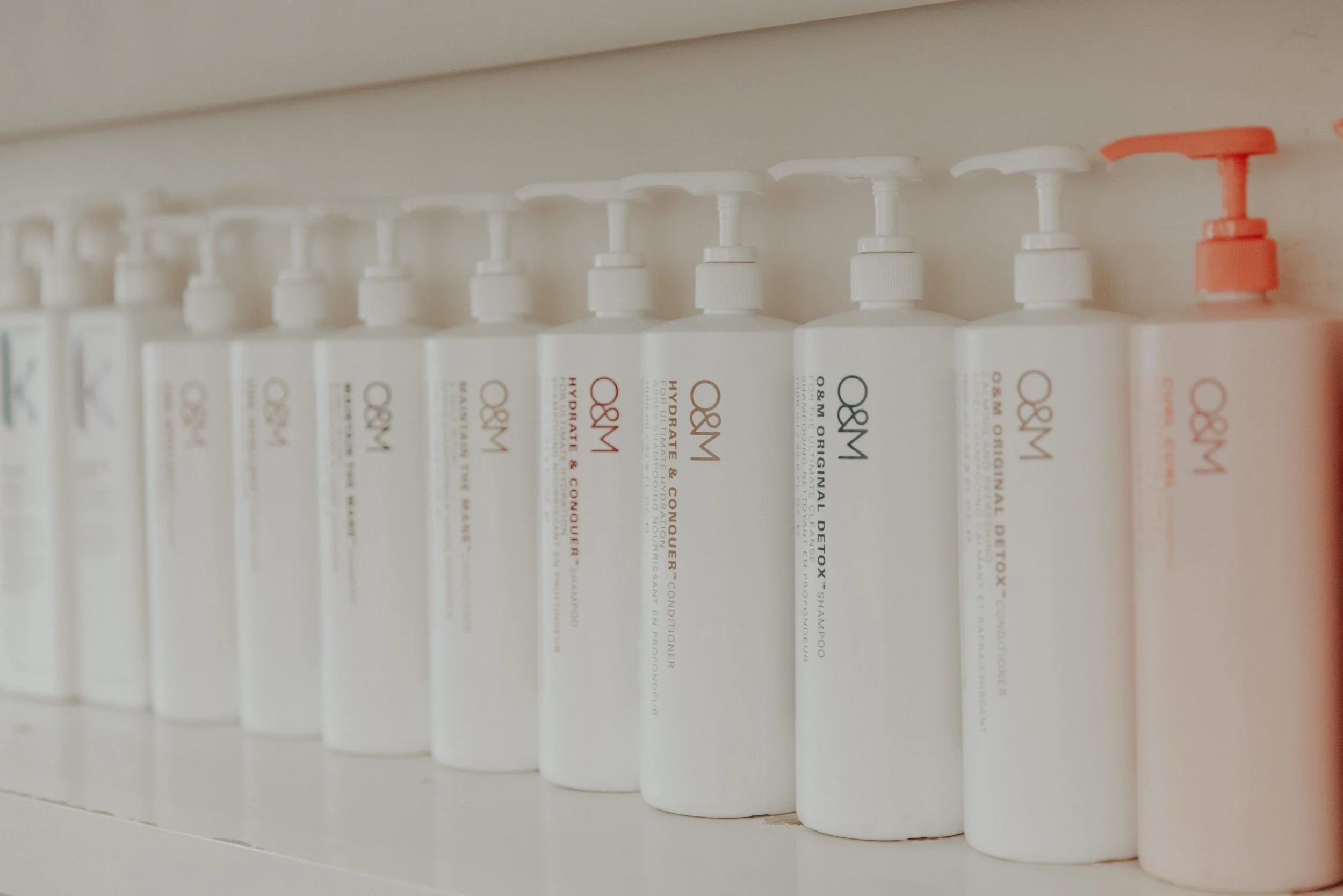 We know you&rsquo;ve heard by now we&rsquo;ve got something 🆕NEW🆕 on our backbar!

For the first time in years, we took the leap to try something new! INTRODUCING: O&amp;M. 

Original &amp; Mineral: kind haircare, clean colour. Every shampoo is sul