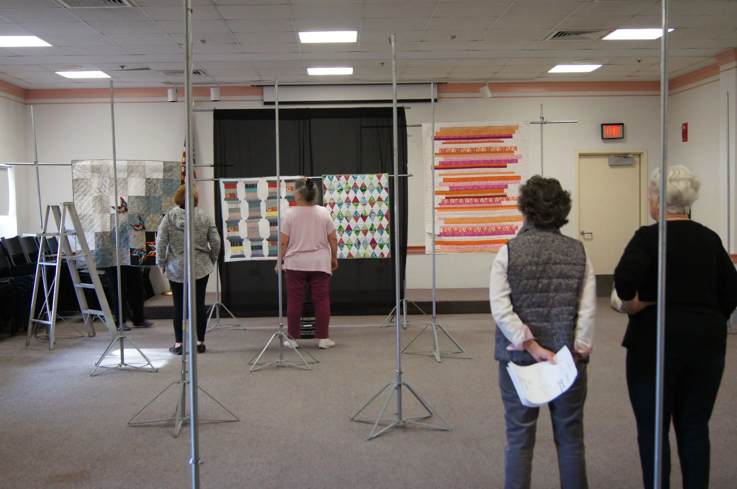 Hanging a quilt show 3.jpg