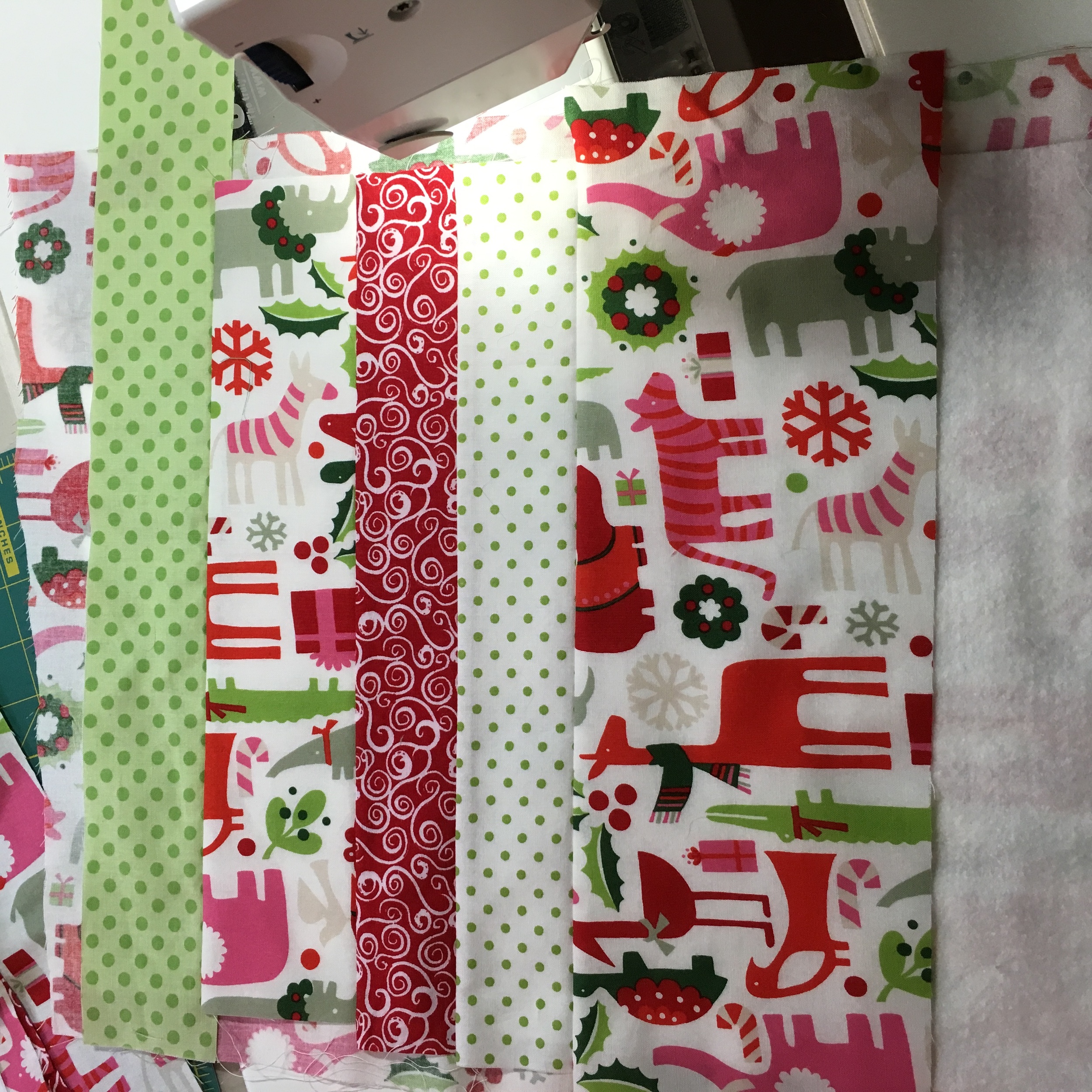 Table runner Christmas Safari sewing 2.jpg