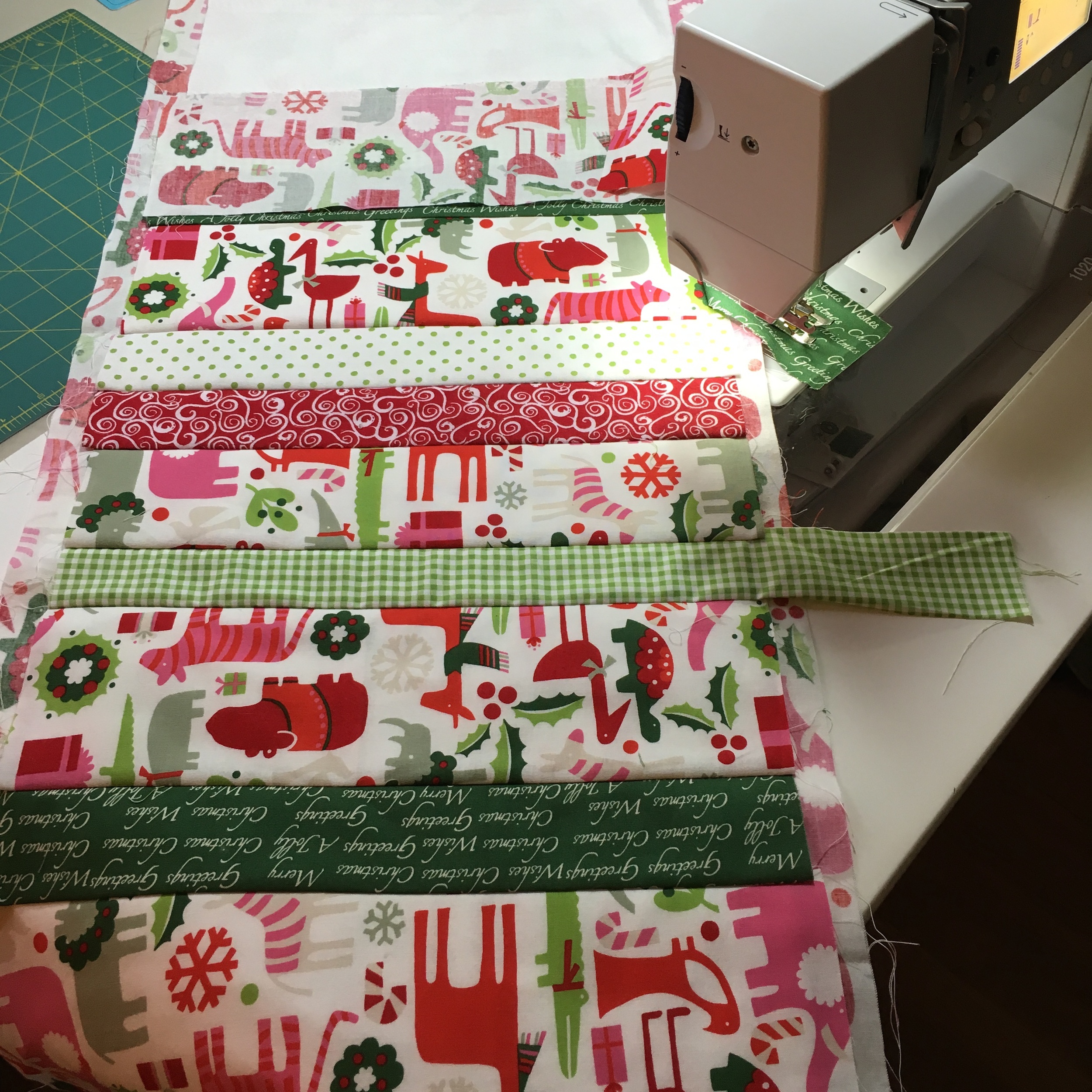 Table runner Christmas Safari Sewing 3.jpg