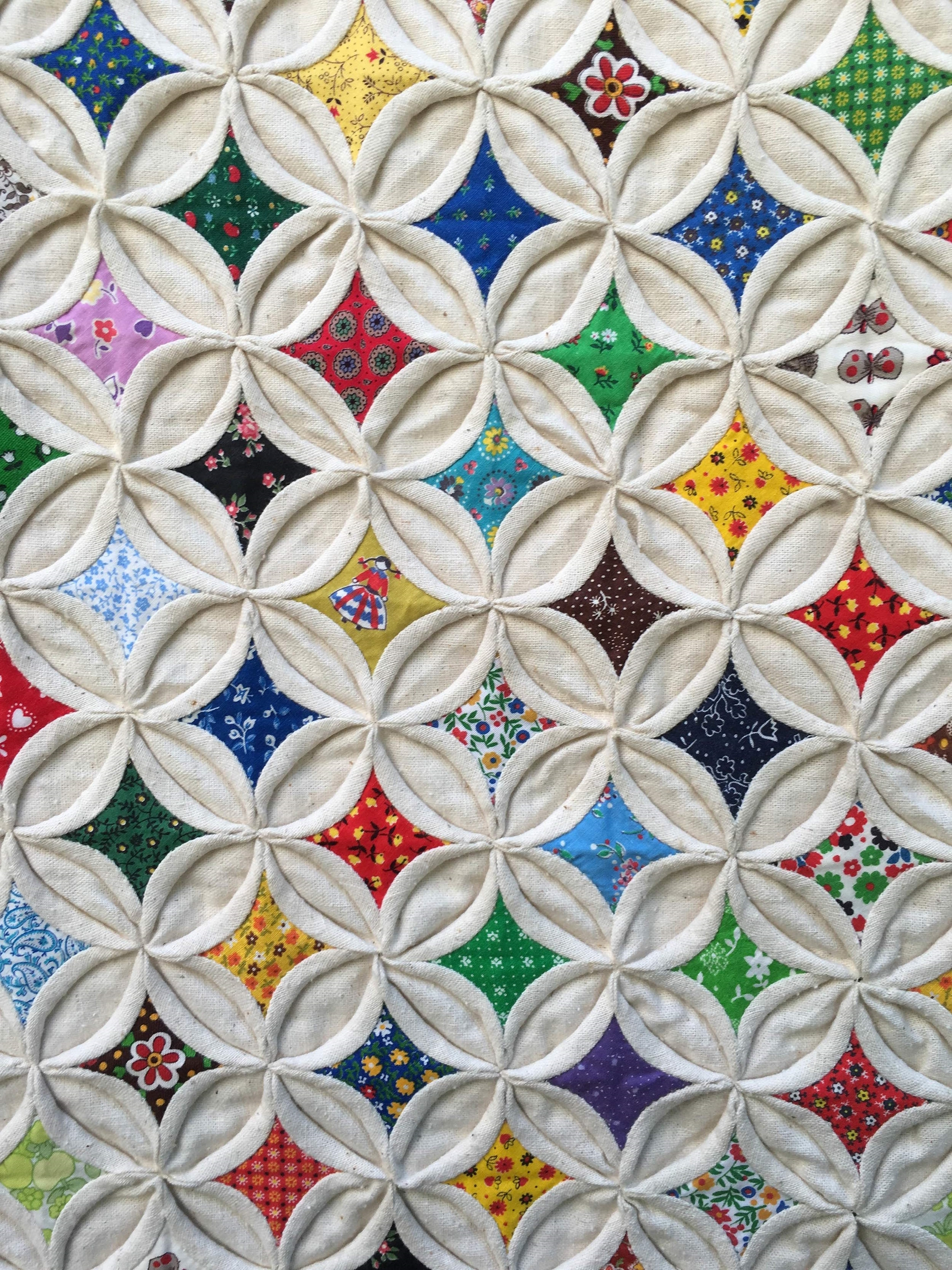 Showcase: 17s Calico Cathedral Windows Quilt — Sleeping Dog Quilts Showcase: 17s Calico Cathedral Windows Quilt — Sleeping Dog Quilts