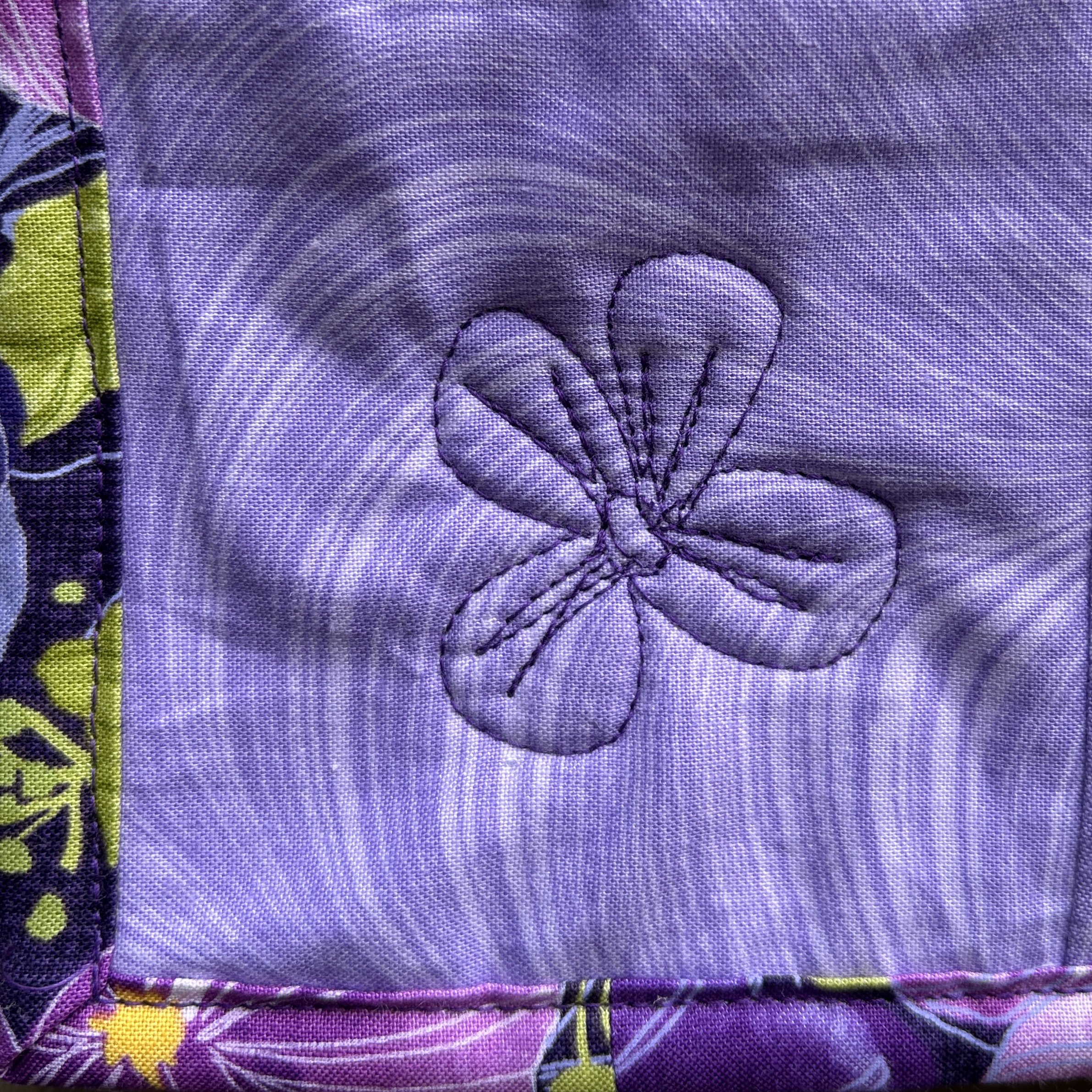 Microbrush - Purple Daisies Quilting