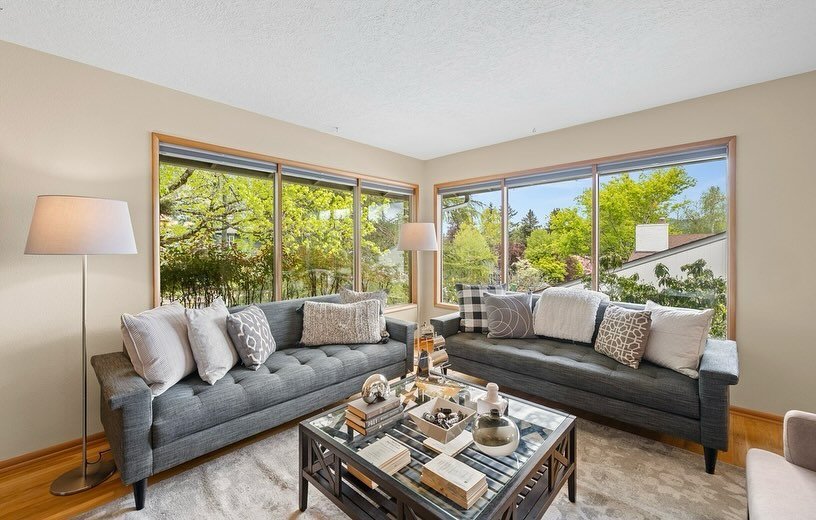 Beautiful Raleigh Hills Mid-Century Ranch. Staged by Spade And Archer. 

📍5340 SW Dover Ln, Portland, OR 97225

- $779,000
- 4 Beds
- 3 Baths
- 2,922 sqft

Contact @tomshometeam with @weareremaxequitygroup for more details on this listing!

Live in 