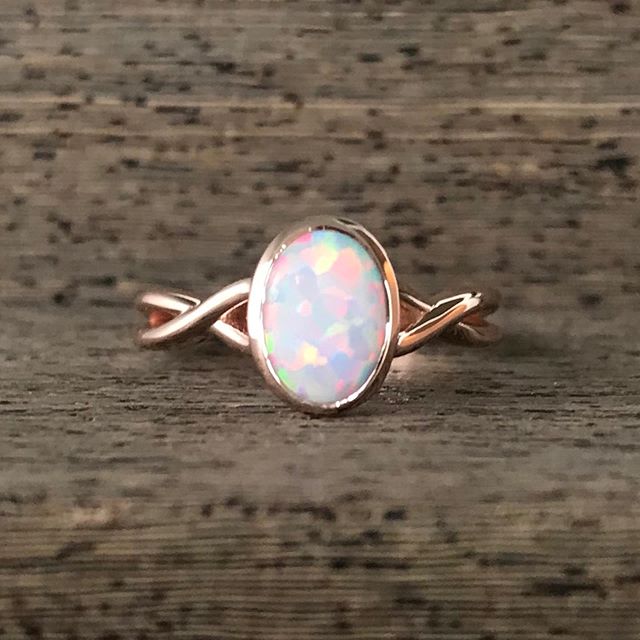 How sweet is this rose gold opal ring!? π
#rosegold #opal #bezelsetting #rogersandco #rogersandcofinejewelry #missoula #customjeweler #montanabride #twistrings