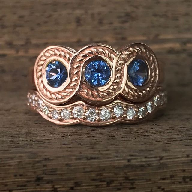 Just finished this unique rose gold Yogo Sapphire & diamond bridal set! Do you like the blue with the rose gold?!
#rogersandco #rogersandcofinejewelry #customjeweler #missoula #yogosapphire #rosegold #uniqueengagementring #animalovers #diamonds