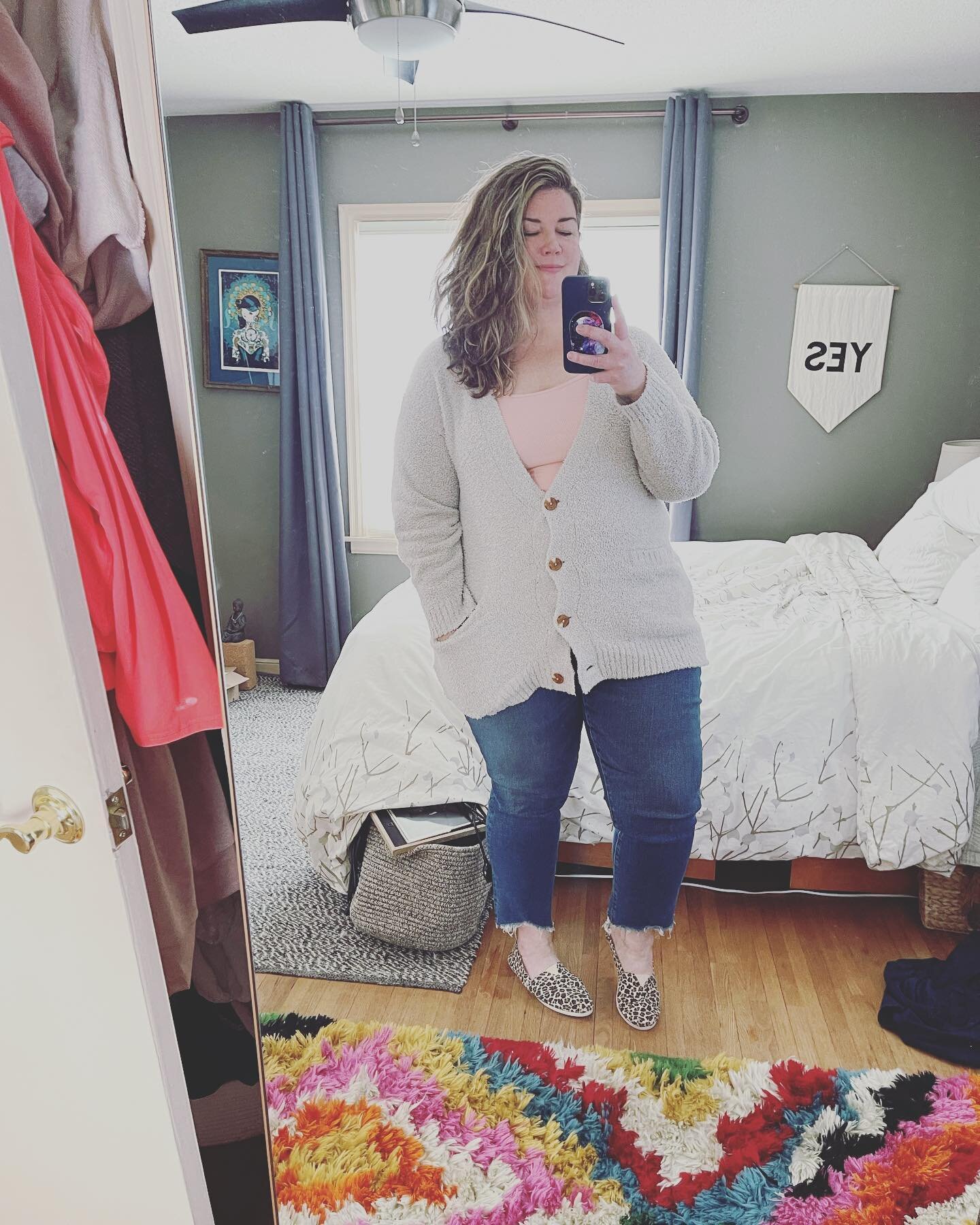 The normiest Mom core that ever cored. Fav jeans from @goodamerican (my ride or die denim brand), fav tank from @targetstyle (long and lean ribbed), fav cardigan from @ugg and fav leopard @toms. ☺️❤️&zwj;🔥 I was chattting with @my.styled.life today 