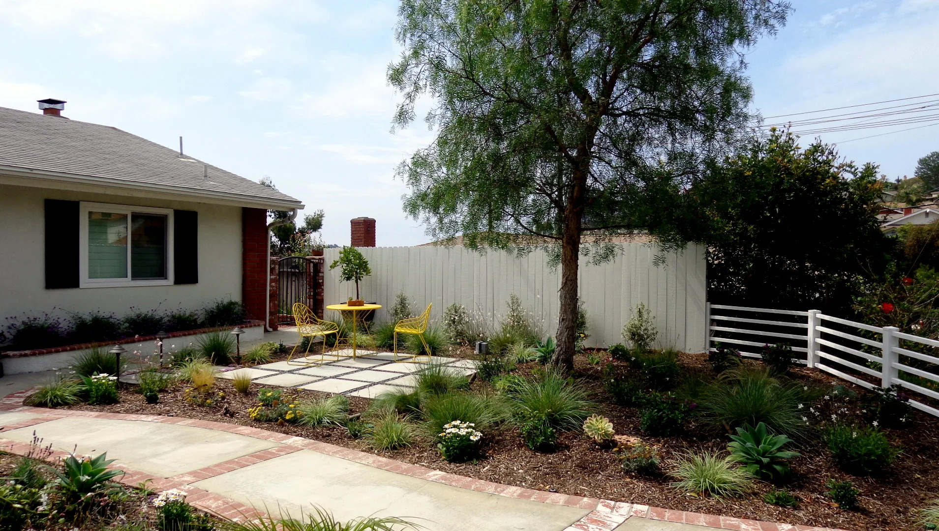 A TOUCH OF YELLOW GARDEN DESIGN
