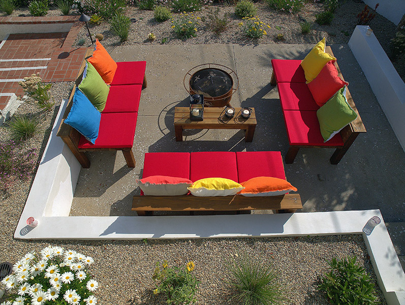CLEAN AND CONTEMPORARY DESIGN