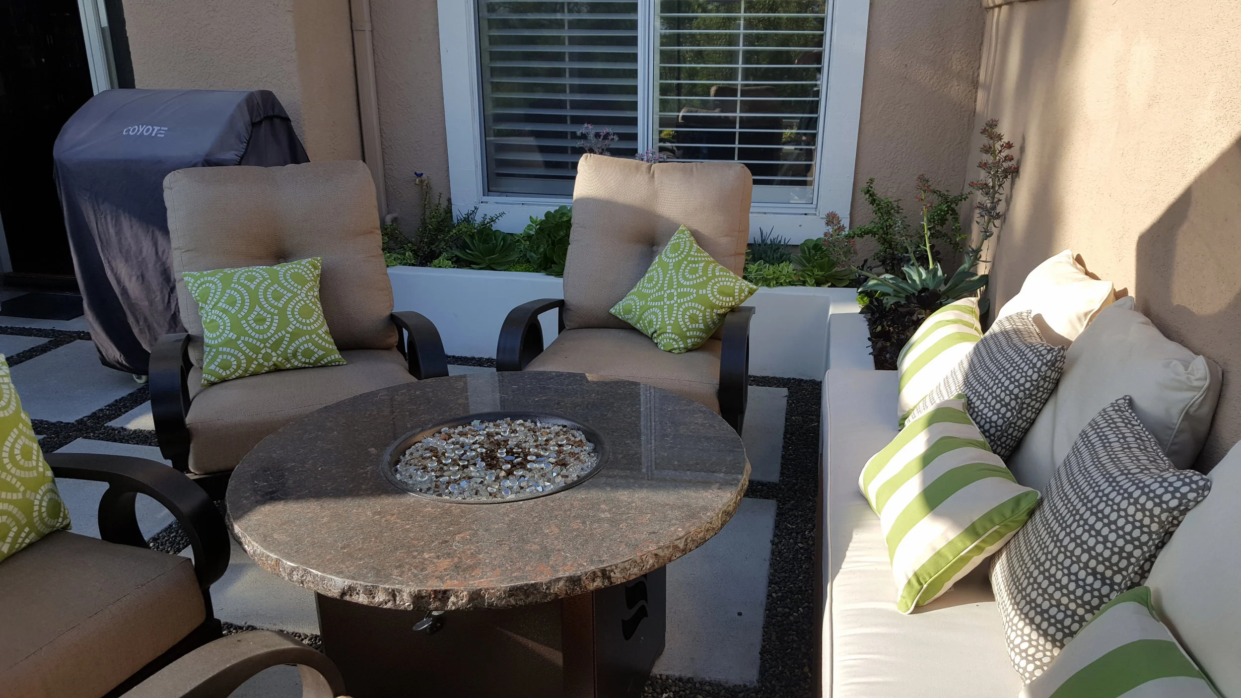 CONTEMPORARY COURTYARD DESIGN