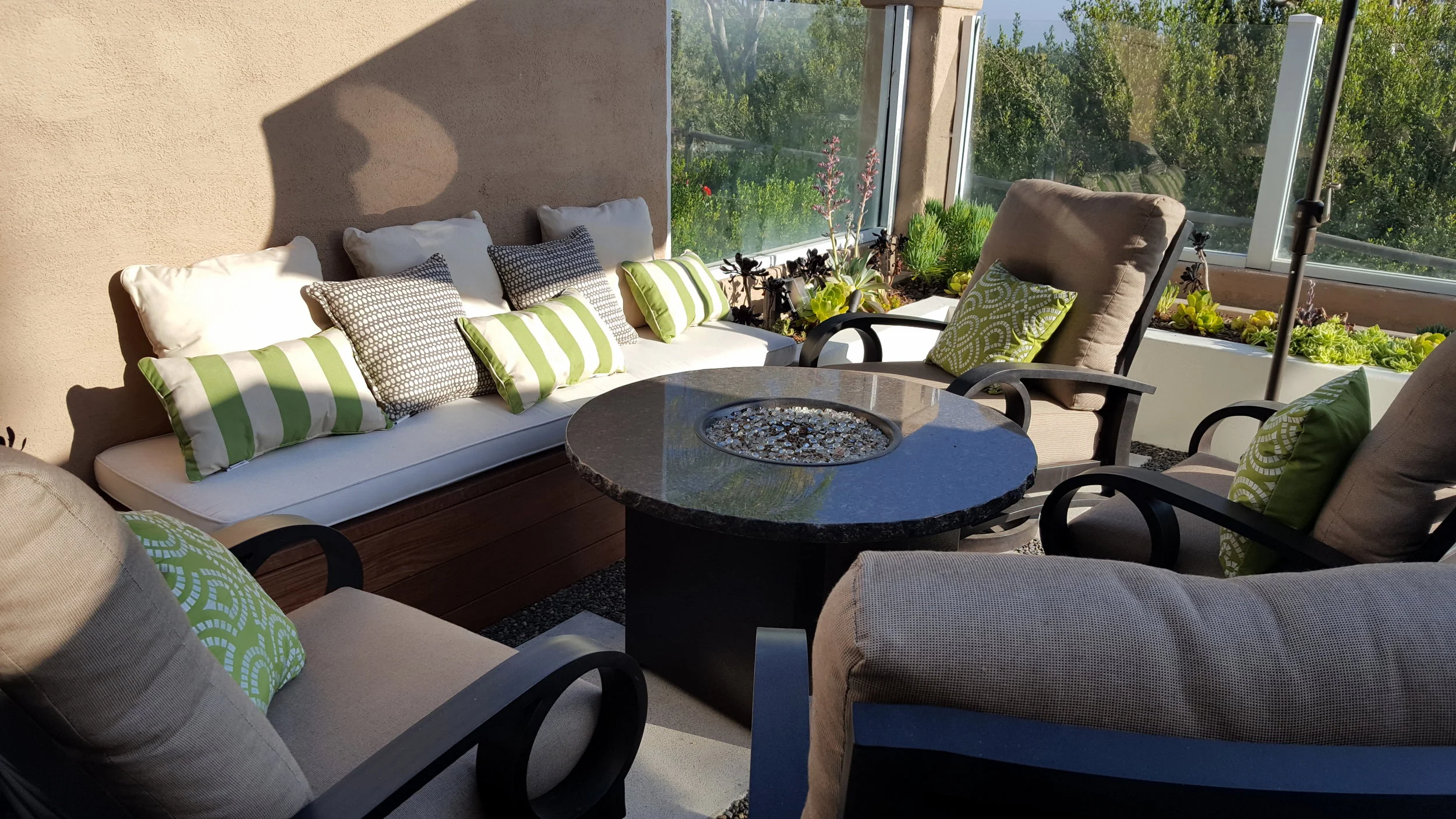 CONTEMPORARY COURTYARD DESIGN