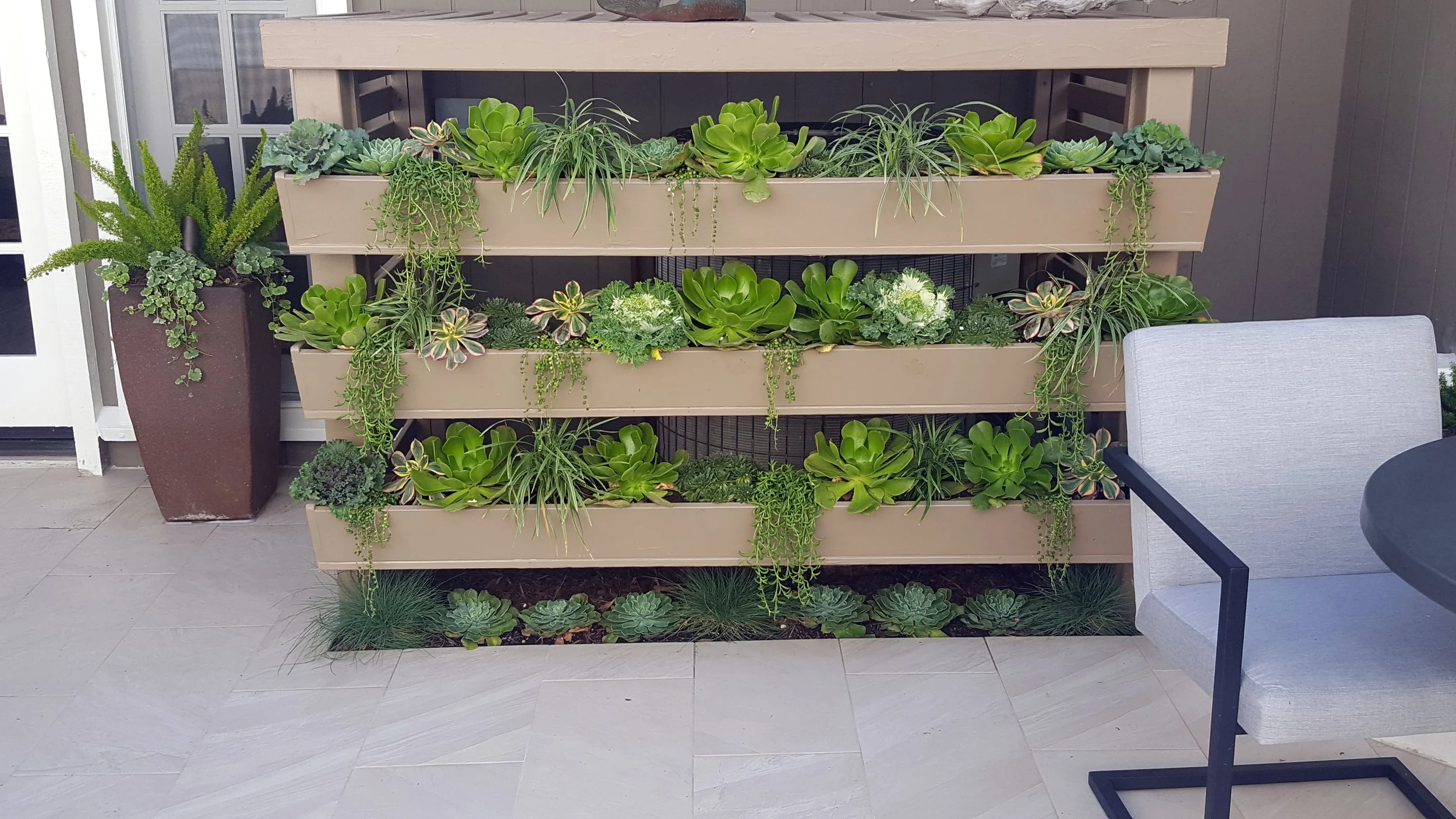 NEWPORT BEACH COURTYARD DESIGN