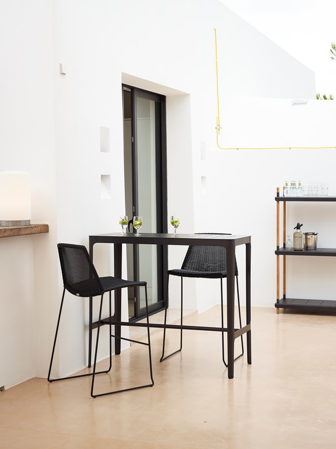 Cut Bar Table in Black, Aluminum