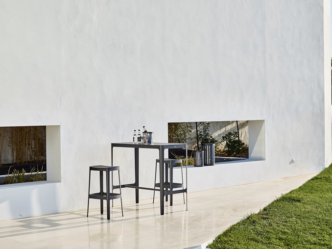 Cut Bar Table in Black, Aluminum