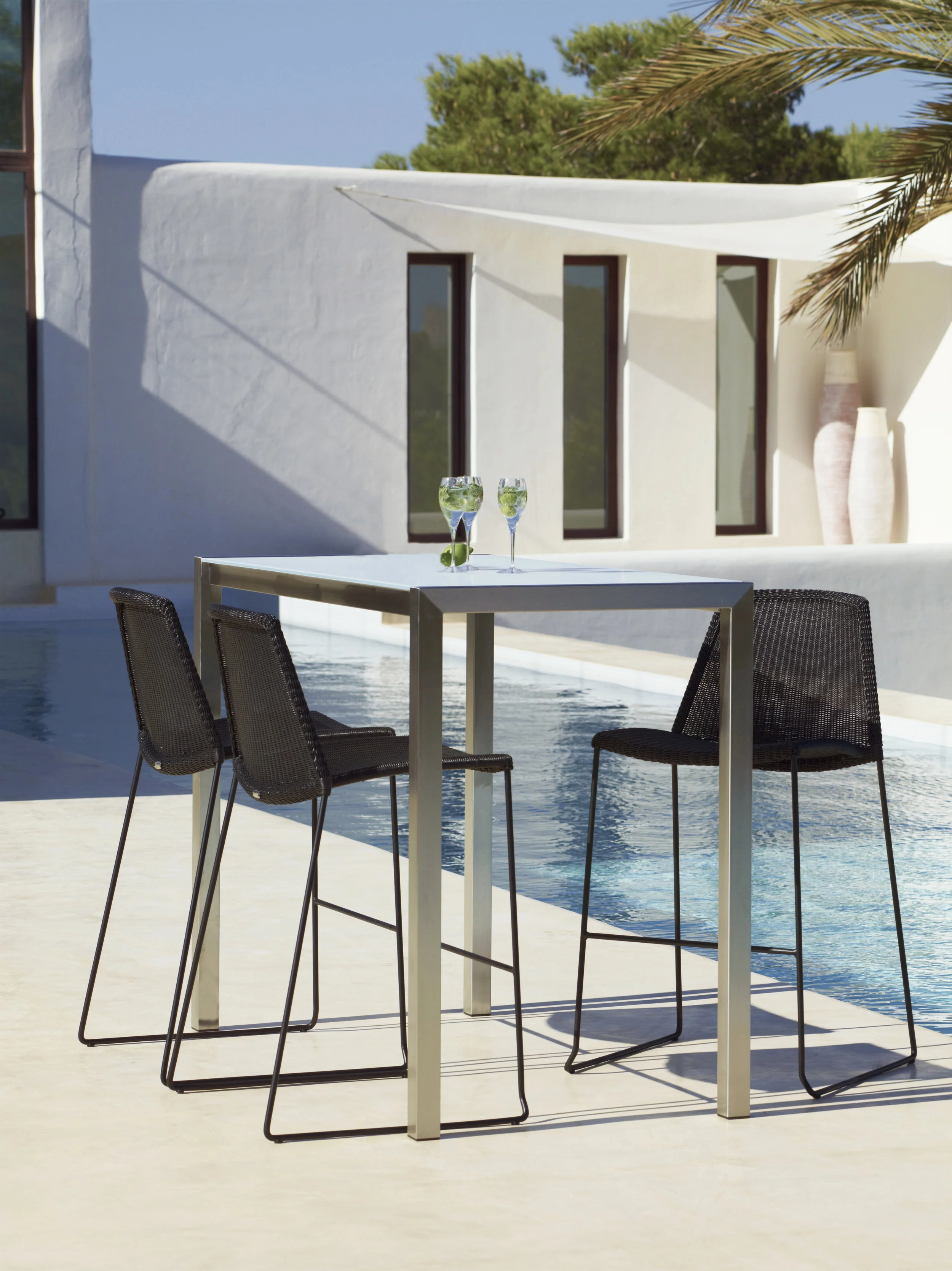 Breeze bar chair in Black