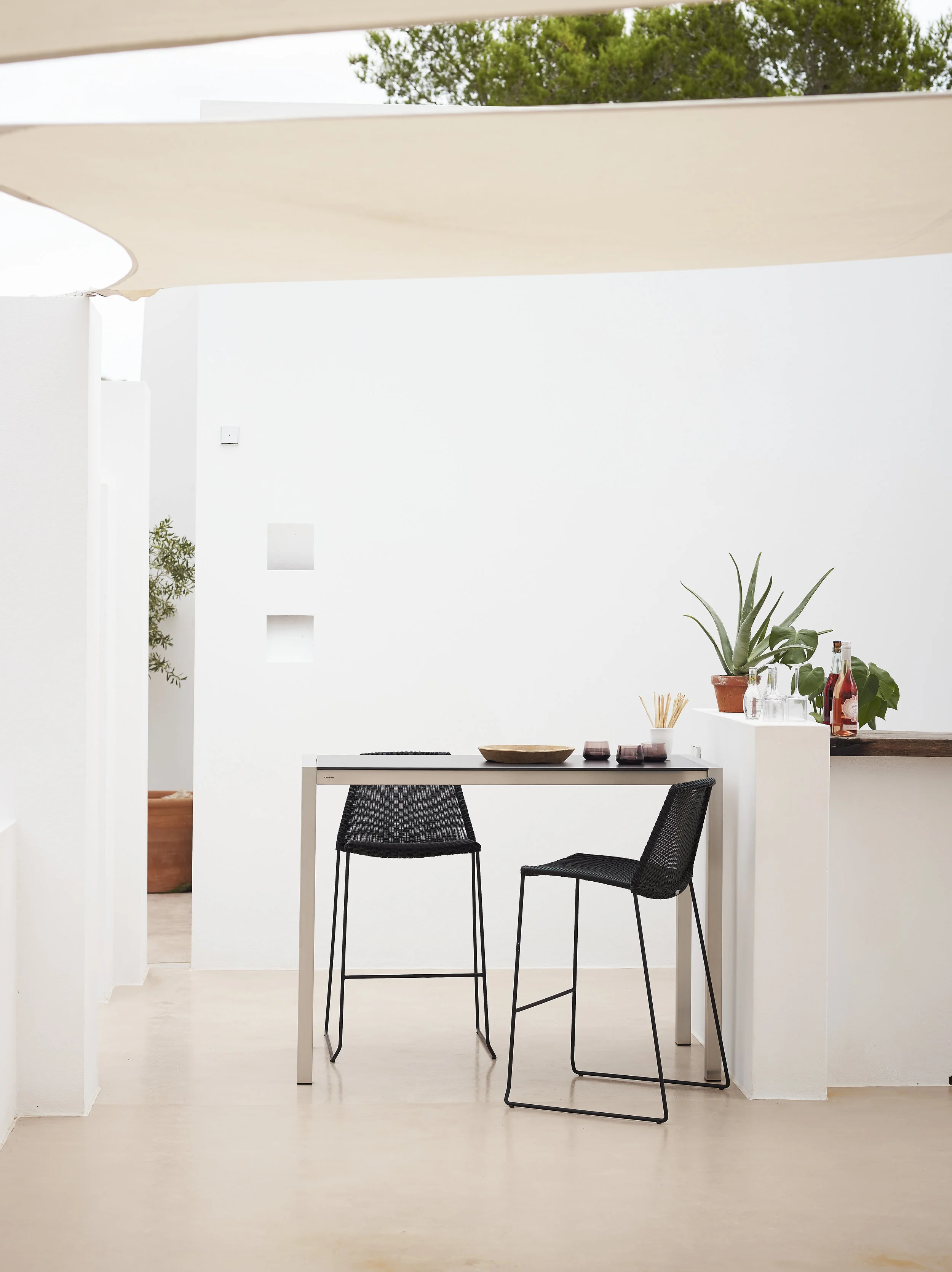 Breeze bar chair in Black